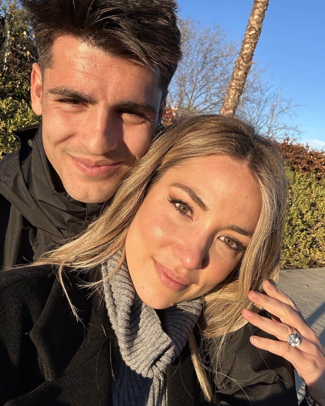 アルバロ・モラタのインスタグラム：「Feliz cumpleaños mi amor! Estoy muy orgulloso de ti. Gracias por hacernos las personas más felices del mundo! Que podamos pasar toda la vida juntos y disfrutar como siempre. Te amo ❤️🎂🙏」
