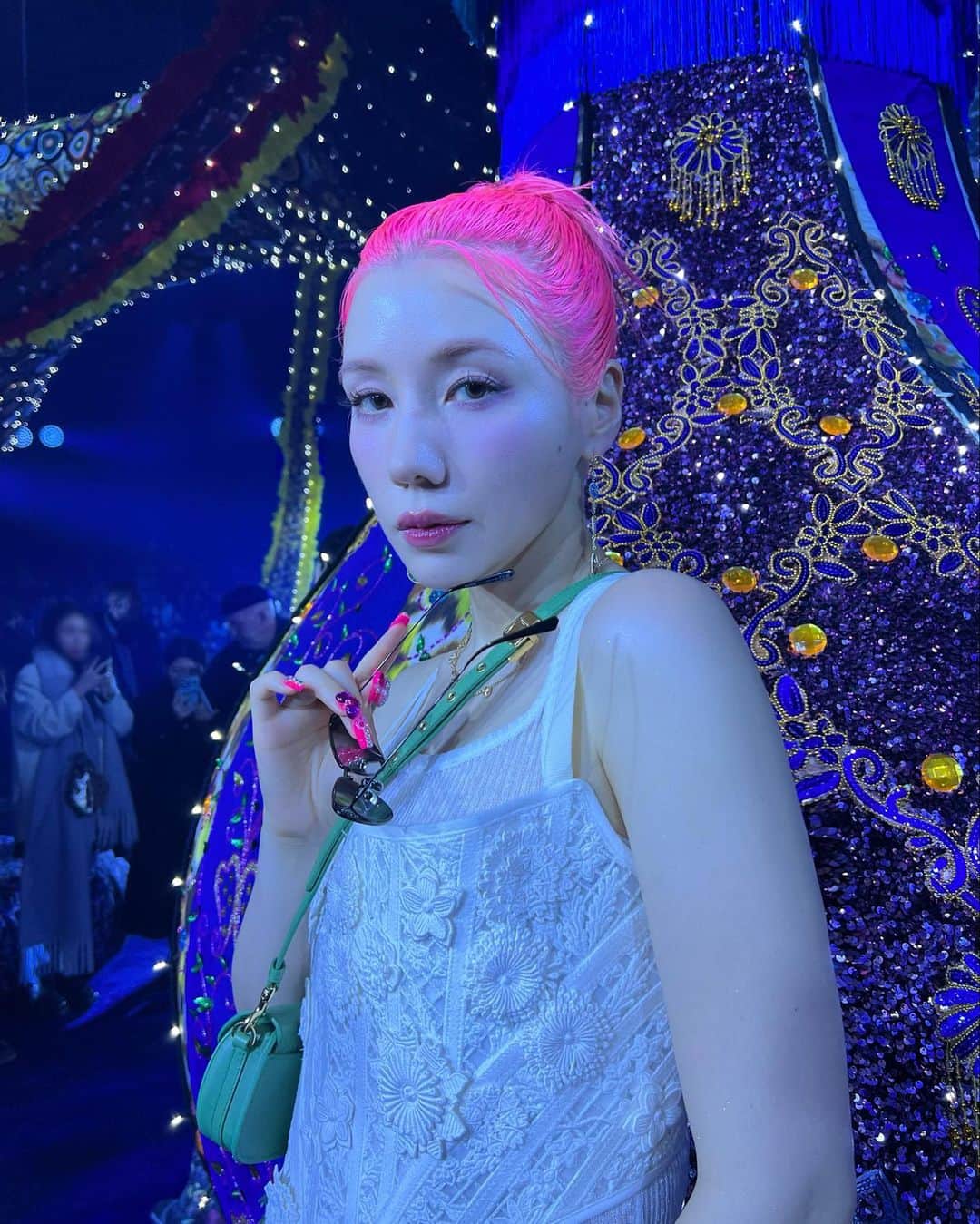 仲里依紗のインスタグラム：「はじめてのパリコレ🇫🇷 はじめてのDiorのショー✨ 幸せな時間を体感できて　 夢のようなひと時でした💖  マリア様かっこよかったな🥹🇫🇷🎈    @dior  @mariagraziachiuri   #dior #ディオール #dioraw23 #diorjoaillerie   hair & make @nasup 💄」