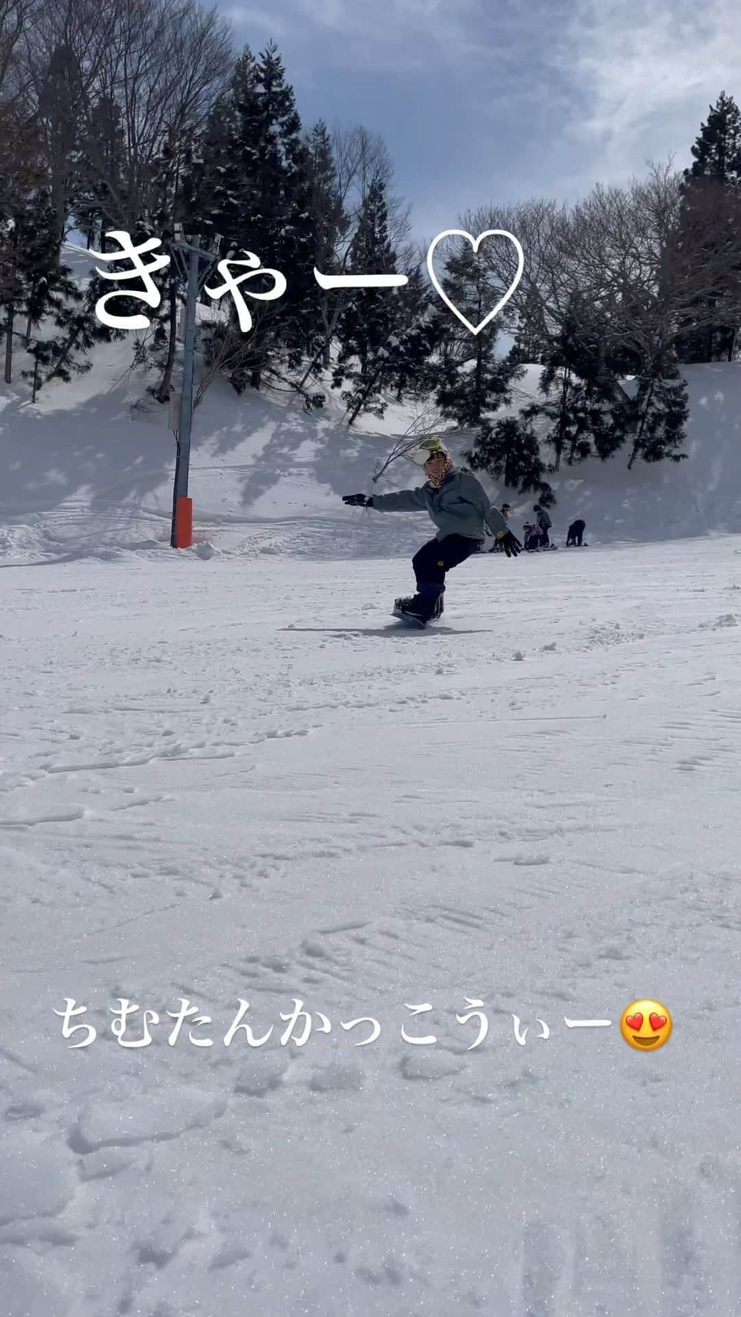 佐藤飛鳥のインスタグラム：「スケボーやってるからかコツ掴むの早かった👍  #スノボ#初スノボ」