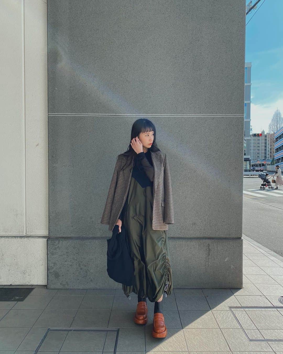 藤木祐凪のインスタグラム：「暖かくなってきたから半袖ワンピースに黒のシアートップスレイヤードしたよ✌️ フォルムが可愛いワンピース🥰  #un3d」