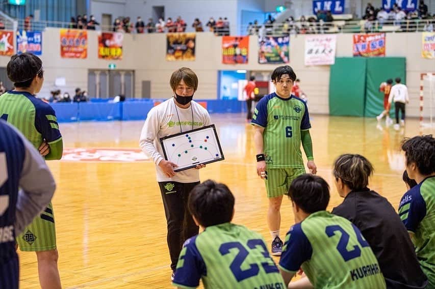 宮崎大輔さんのインスタグラム写真 - (宮崎大輔Instagram)「日本リーグ最終戦ありがとうございました。 負けはしましたが、とても良い闘いが出来ました‼️ 福田選手が引退になります。 これまでありがとう‼️  #アースフレンズbm  #ハンドボール #ありがとう #感謝 #handball」3月5日 21時34分 - daisuke7_official