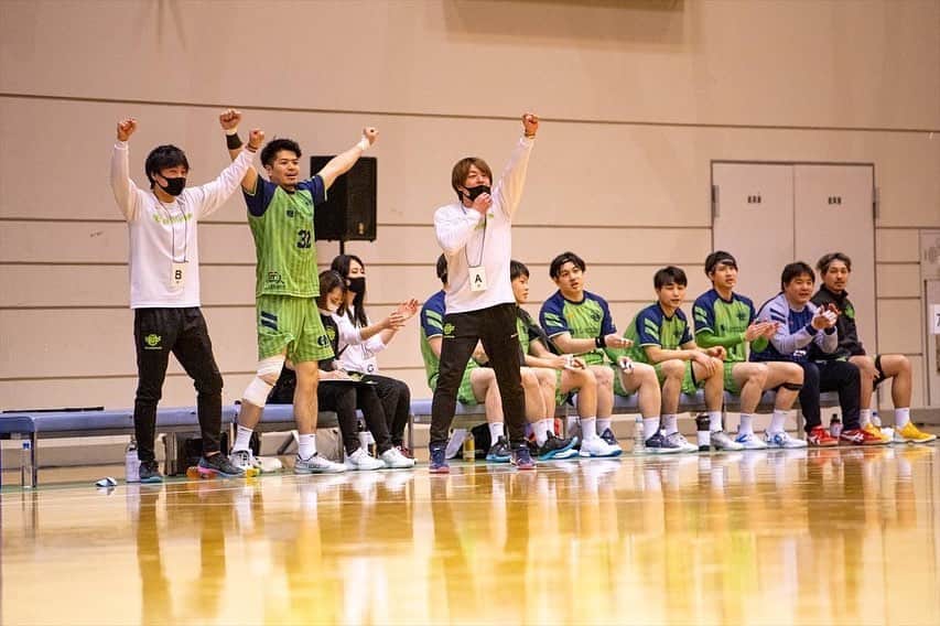宮崎大輔さんのインスタグラム写真 - (宮崎大輔Instagram)「日本リーグ最終戦ありがとうございました。 負けはしましたが、とても良い闘いが出来ました‼️ 福田選手が引退になります。 これまでありがとう‼️  #アースフレンズbm  #ハンドボール #ありがとう #感謝 #handball」3月5日 21時34分 - daisuke7_official
