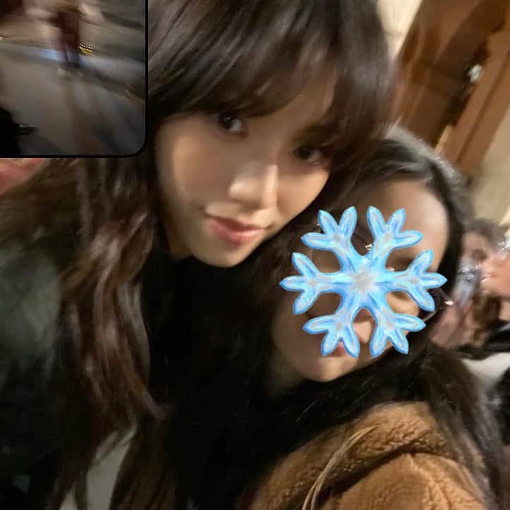 キム・ドヨンのインスタグラム：「Doyeon with fans in Paris💗  © quiet.joy_95, bpjmluvs」