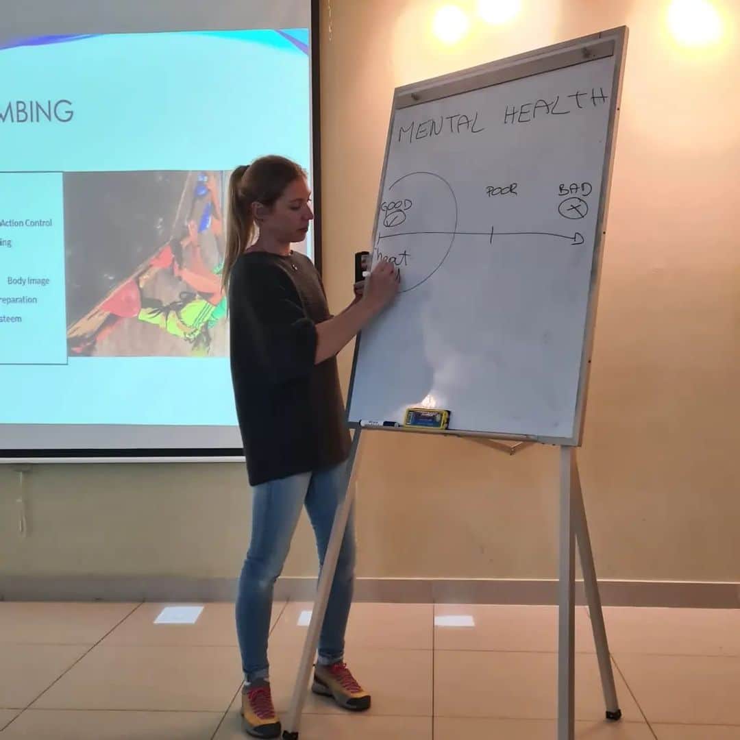 ミナ・マルコヴィッチのインスタグラム：「Class about 'Practical sport psychology in climbing'. #tb  I belive we gave all particopants on International climbing congress in organization by @escaladaymas good amount of knowlegde and practial demonstration.  Lima, Peru 2022.  If interested in more, take a look an my web-page.  #climbingpsychology #couse #practicalsportpsychologyinclimbing #international_climbing_congress #weareclimbers #foryourmountain」