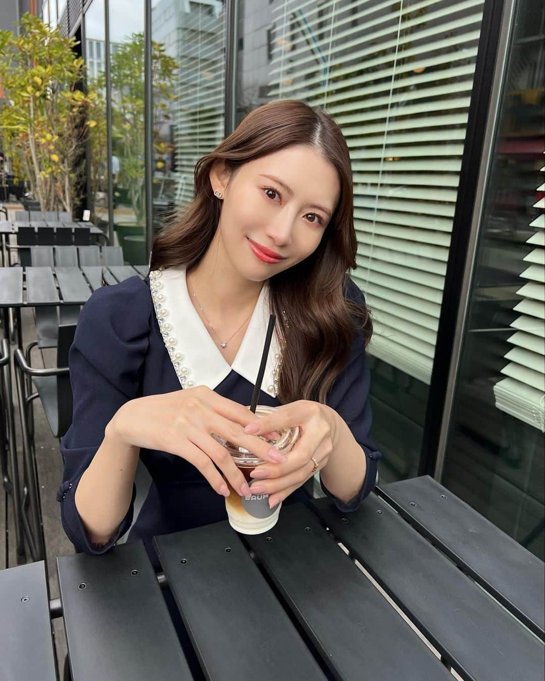 後藤理沙子のインスタグラム：「先日 #リトルリンネ でカットカラートリートメントしていただきました！ 最近センター分けにハマってて、でも前髪ありにしたい日もあるので良い感じにカットしていただいてます👏🏻 カラーの詳細は 【9スモーキートパーズ:9サファイア:8オリーブ:5グレーパール 1:1:1と20%】透明感あって綺麗な色🍃 担当は井手さん（ @idetatsu1110 ）🧸いつもありがとうございます！ * #リトルリンネ #久屋大通 #栄美容院  #髪色  #髪型 #トリートメント #オリーブグレージュ #グレージュ #アッシュベージュ #ヘアー #栄 #栄カフェ」