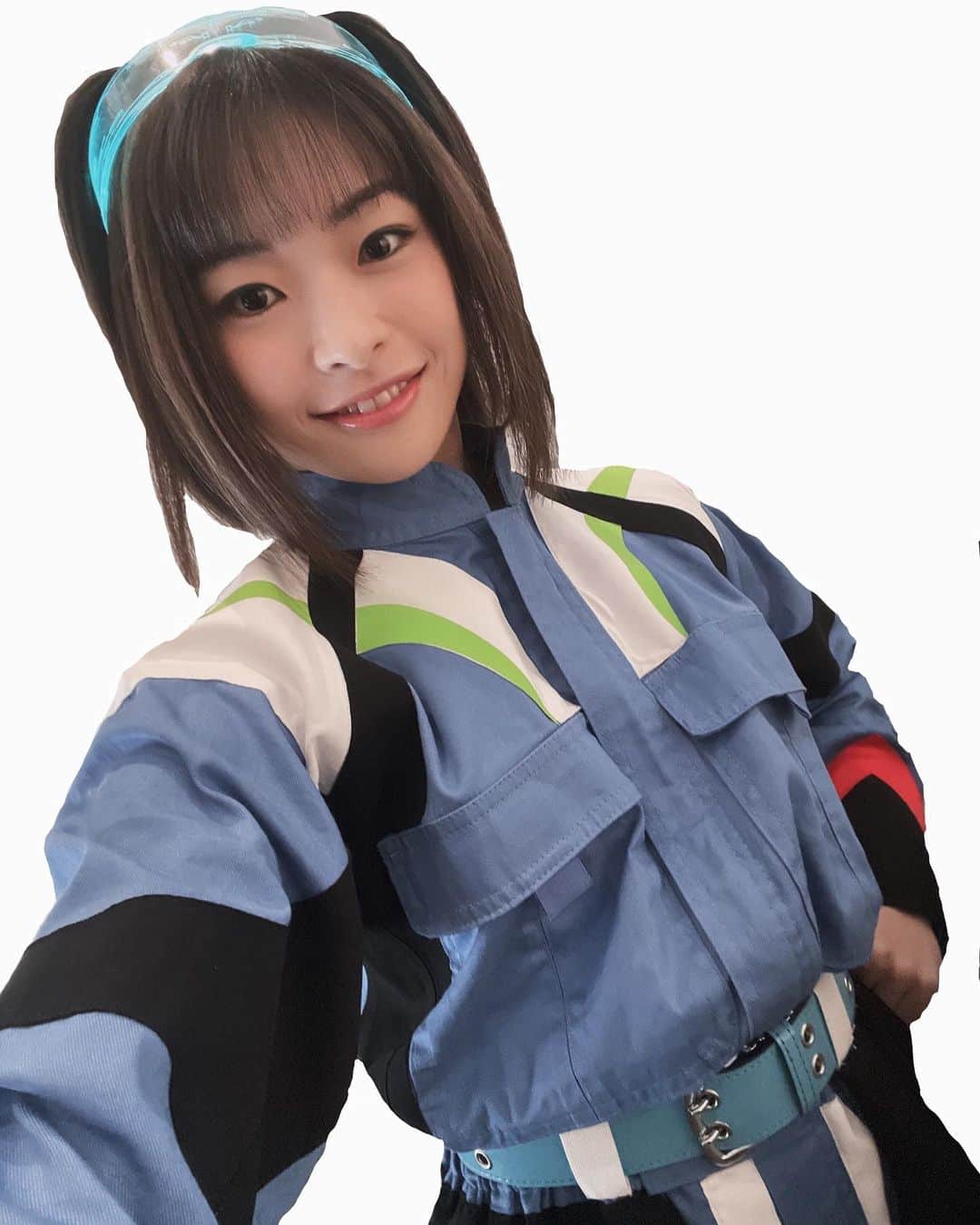 知念紗耶のインスタグラム：「お稽古もいよいよ後半戦に突入💨💨 日々色々な事を感じながら、クリエイティブチーム、キャストの皆さんと共に切磋琢磨しております🐝✨ こういう時代だからこそ、ぜひぜひ劇場で生で体感して頂きたいです！！  プレイガイド先行受付🎫 本日最終日です！！ ぜひぜひこの機会に🐝✨✨ お待ちしております♪  #Bumblebee7  #バンブルビー7 #instagood #instagram  #photooftheday #photography  #smile #happy #acrobat  #performance #gym #dance」
