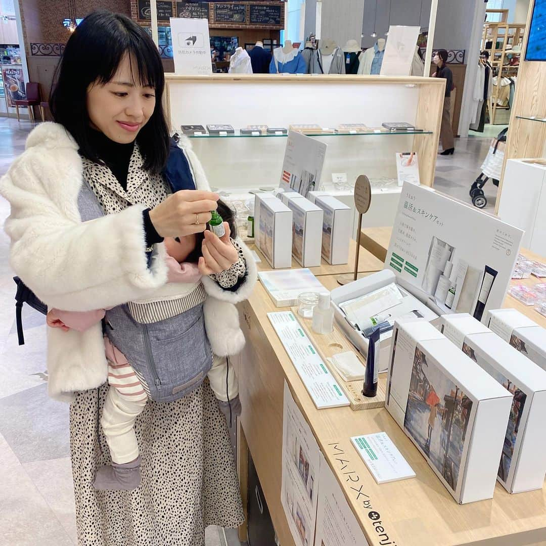 大西蘭のインスタグラム：「《富山市》 富山の新しいお土産ブランド『美のこわけ』🌿 ⁡ 美と癒しをテーマに富山県の地場産業7社が協力して作った商品で、バスソルト、美容オイル、ハーブティー、アロマスプレーなど、女性が喜ぶようなアイテムが揃っています🌹 ⁡ 特に、うるおう［温活＆スキンケアセット］ のトウキ葉 美容オイル が気になりました👀 ⁡ トウキ、って漢方で使われる植物だから、美容オイルに入っているなんて良さそう😍 トウキ葉エキス、はちみつエキス、ホホバオイルなどの天然成分がブレンドされていて、お肌にやさしいのも嬉しい🌿 しかもいい香り💛 サンプルを手に塗ってみましたが、しっとり潤って、テクスチャもいい感じでした😌 ⁡ 富山駅前MAROOT1階 『MARX（マルクス）』ではサンプルも置いてあるので、気になる方はチェックしてみてくださいね🥹 ⁡ 『美のこわけ』は、去年12月から販売スタートしていて、富山県でしか購入できないそうなので、富山のお土産にぴったり🥰 富山県内の6店舗で限定販売とのことです💁‍♀️ ⁡ ⁡ 🌿ぬくもる［温活セット］  ・塩炭酸タブレット2個  ・ブレンドティーバッグ ・アロマスプレー  3,300円(税込) ⁡ 🌿うるおう ［温活＆スキンケアセット］ ・スパイシーバスソルト ・へちまローション  ・トウキ葉 美容オイル ・シルクインナーマスク ・Taromaハンド＆ネイルクリーム ゆず 8,030円(税込) ⁡  ⁡写真５枚目と６枚目、パッケージのイラストも富山らしくてステキ✨ 女性が富山を旅している様子を描いているそうです🎨  ． ｡.｡･.｡*ﾟ+｡｡.｡･.｡*ﾟ+｡｡.｡･.｡*ﾟ ⁡ 📍 MARX（マルクス） @marx_labo  ⁡ ▽住所 富山市明輪町1番231号 マルート（MAROOT）1階 ⁡ ▽ 営業時間 10:00～20:00 ⁡ ▽美の小分け公式サイト https://binokowake.base.shop/ ⁡ ⁡ ｡.｡･.｡*ﾟ+｡｡.｡･.｡*ﾟ+｡｡.｡･.｡*ﾟ ⁡ いいね、コメント、保存ありがとうございます😌✨ ⁡ 気軽にフォローして下さい🥺 @onishiran ⁡ ⁡ ⁡ ． PR @marx_labo #marx #富山駅 #マルート富山 #温活 #温活グッズ #スキンケア #美のこわけ #富山みやげ #富山ステーションシティ #富山ステーションシティアンバサダー #富山駅前あそび #マルート #MAROOT  #富山観光 #富山暮らし #富山旅行 #北陸観光 #北陸旅行 #富山ママ #富山ママと繋がりたい #富山在住 #北陸在住 #富山子連れスポット #富山子連れ #富山お出かけスポット #富山お出かけ #男の子ママと繋がりたい #女の子ママと繋がりたい」