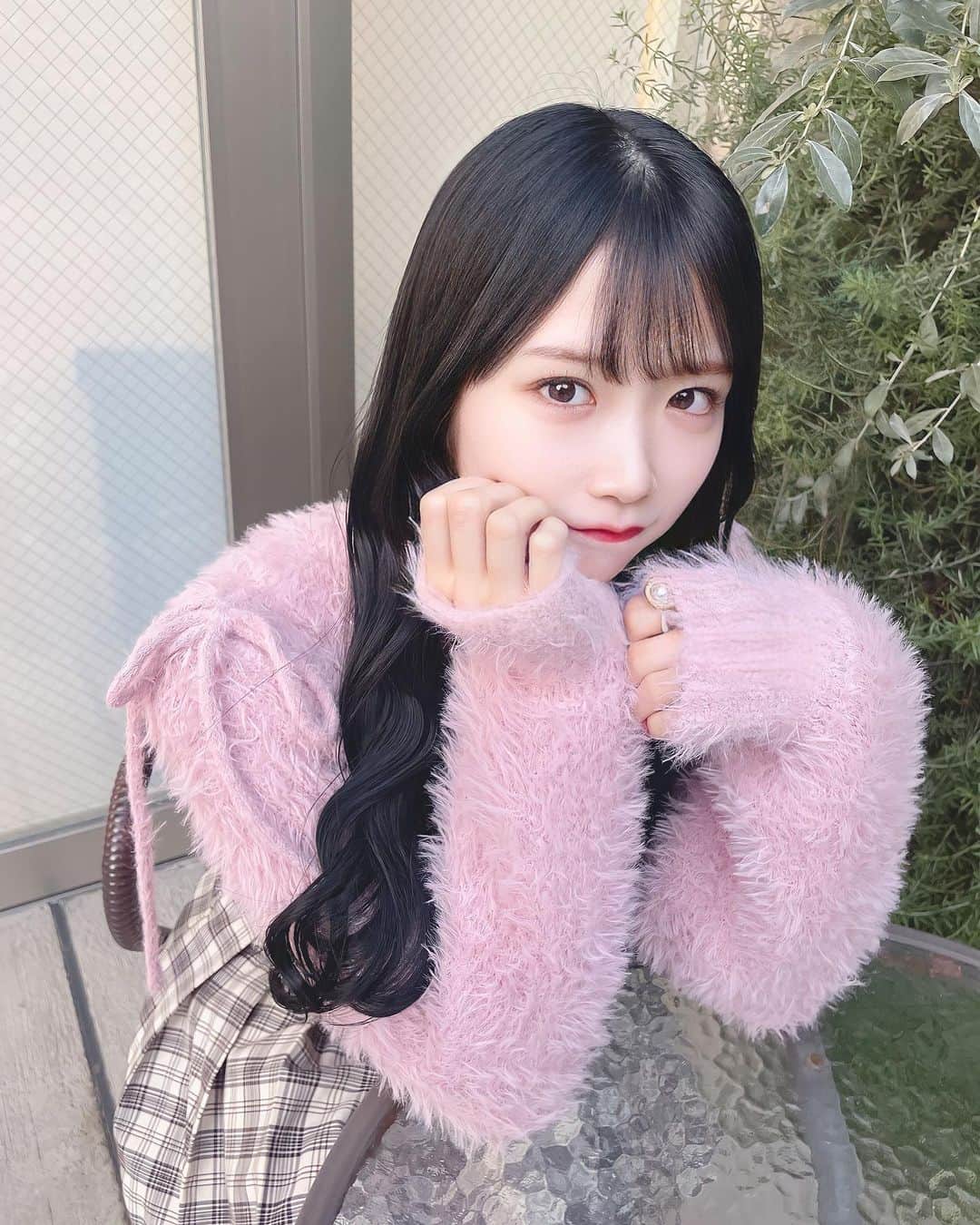 堂本千晴のインスタグラム：「メイクやヘアセットも全部あなたの為に。  (眉毛サロン。まつパ。ネイル。美容院。全部行ってきた) (カラーはいつも黒って言うより青にしてください！って言う)」