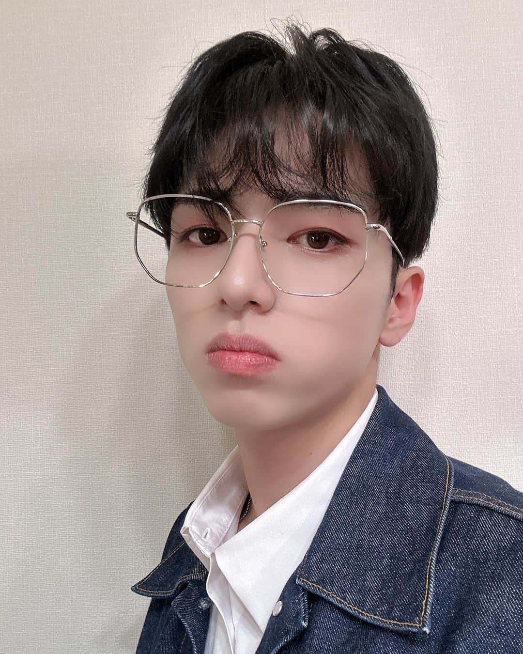 MAHIROのインスタグラム：「久しぶりに前髪下ろした🤓」