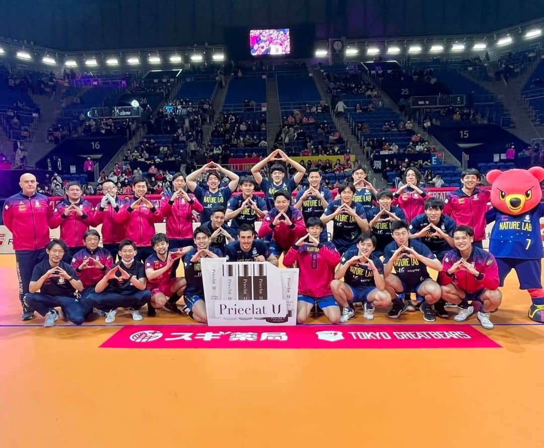 平田亮介のインスタグラム：「8勝目🌰 応援ありがとうございました😊 そして、V.LEAGUE最多入場者数更新する事が出来ました！！ 8,142名のみなさまお越しいただき、本当にありがとうございました🐻💫今日の景色は忘れられません。 リーグ戦も残り6試合となりました。引き続き応援よろしくお願いします🤲  #東京グレートベアーズ #グレベア #ジェイテクトSTINGS #ネイチャーラボ #有明コロシアム #vleague」