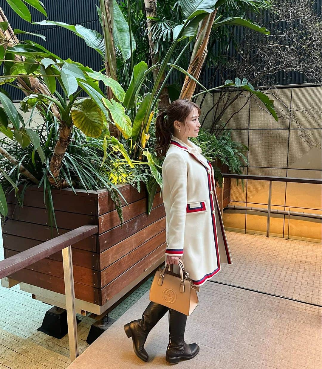 春菜めぐみさんのインスタグラム写真 - (春菜めぐみInstagram)「． 今日の私服👗🌸 早く暖かくなってほしいね〜🥹 ． ． coat,boots,bag🤍@gucci  shirt,short pants🤍@zara  ． ． #todaymood #ootd #fashion」3月5日 22時22分 - me_haruna.02