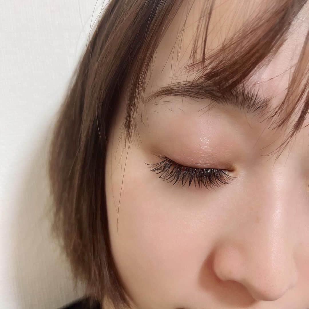 齊藤美沙貴さんのインスタグラム写真 - (齊藤美沙貴Instagram)「ボリュームラッシュ💍 Jカール　400本 8〜12ミリ🙌  何回もマツエクやってみて学んだこと✏️  わたしの目の形は目尻長めより 中央〜目尻は同じ長さのが良くて、 カールはあったほうが自分のすきな 印象の目になれるなあて🫶☁️  ボリュームラッシュか フラットラッシュかは永遠に迷っちゃう。。 次もボリュームラッシュで予約しようかなあ😶‍🌫️  #マツエク#マツエクデザイン#マツエクレシピ#jカール#ボリュームラッシュ」3月5日 22時36分 - misya_kids