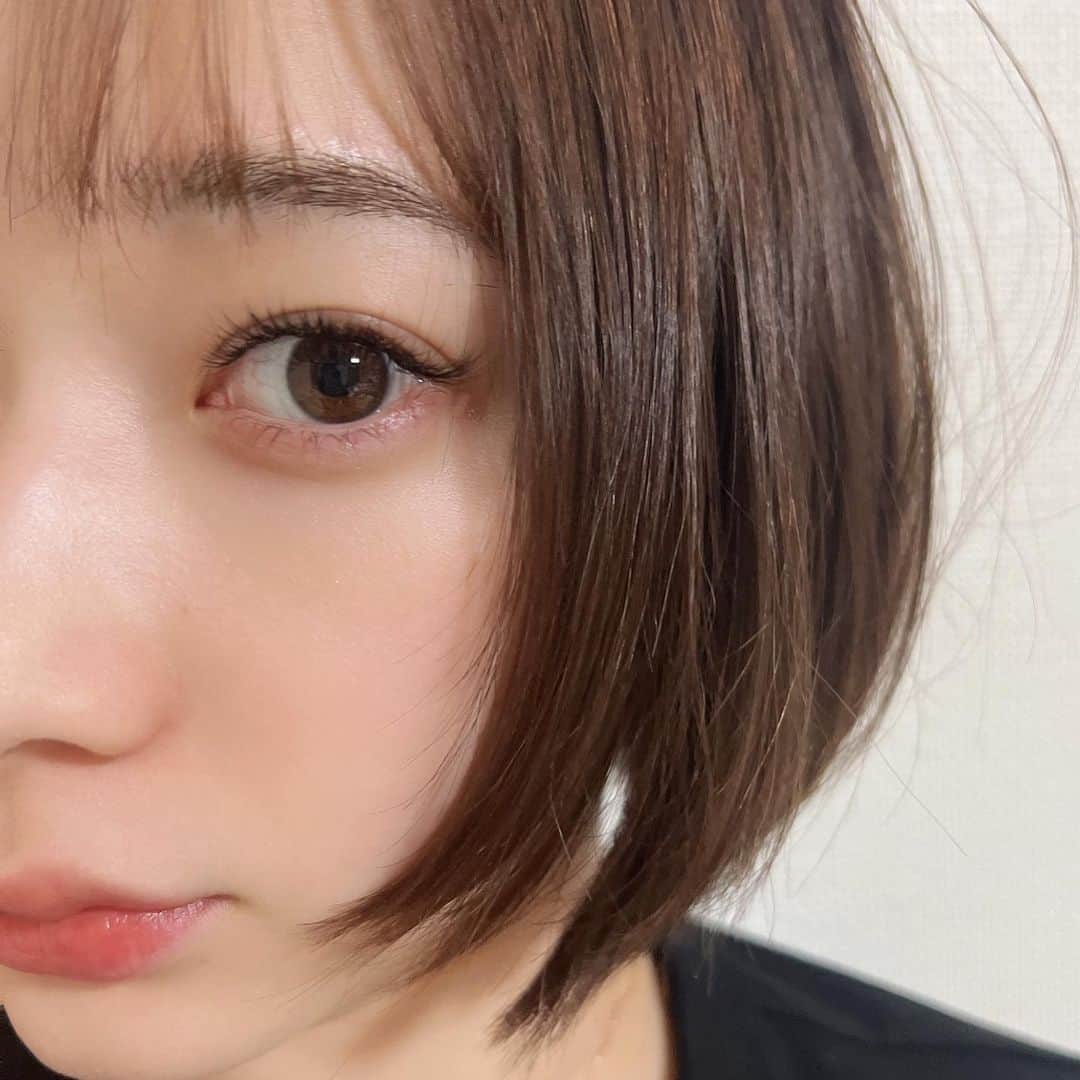 齊藤美沙貴のインスタグラム：「ボリュームラッシュ💍 Jカール　400本 8〜12ミリ🙌  何回もマツエクやってみて学んだこと✏️  わたしの目の形は目尻長めより 中央〜目尻は同じ長さのが良くて、 カールはあったほうが自分のすきな 印象の目になれるなあて🫶☁️  ボリュームラッシュか フラットラッシュかは永遠に迷っちゃう。。 次もボリュームラッシュで予約しようかなあ😶‍🌫️  #マツエク#マツエクデザイン#マツエクレシピ#jカール#ボリュームラッシュ」