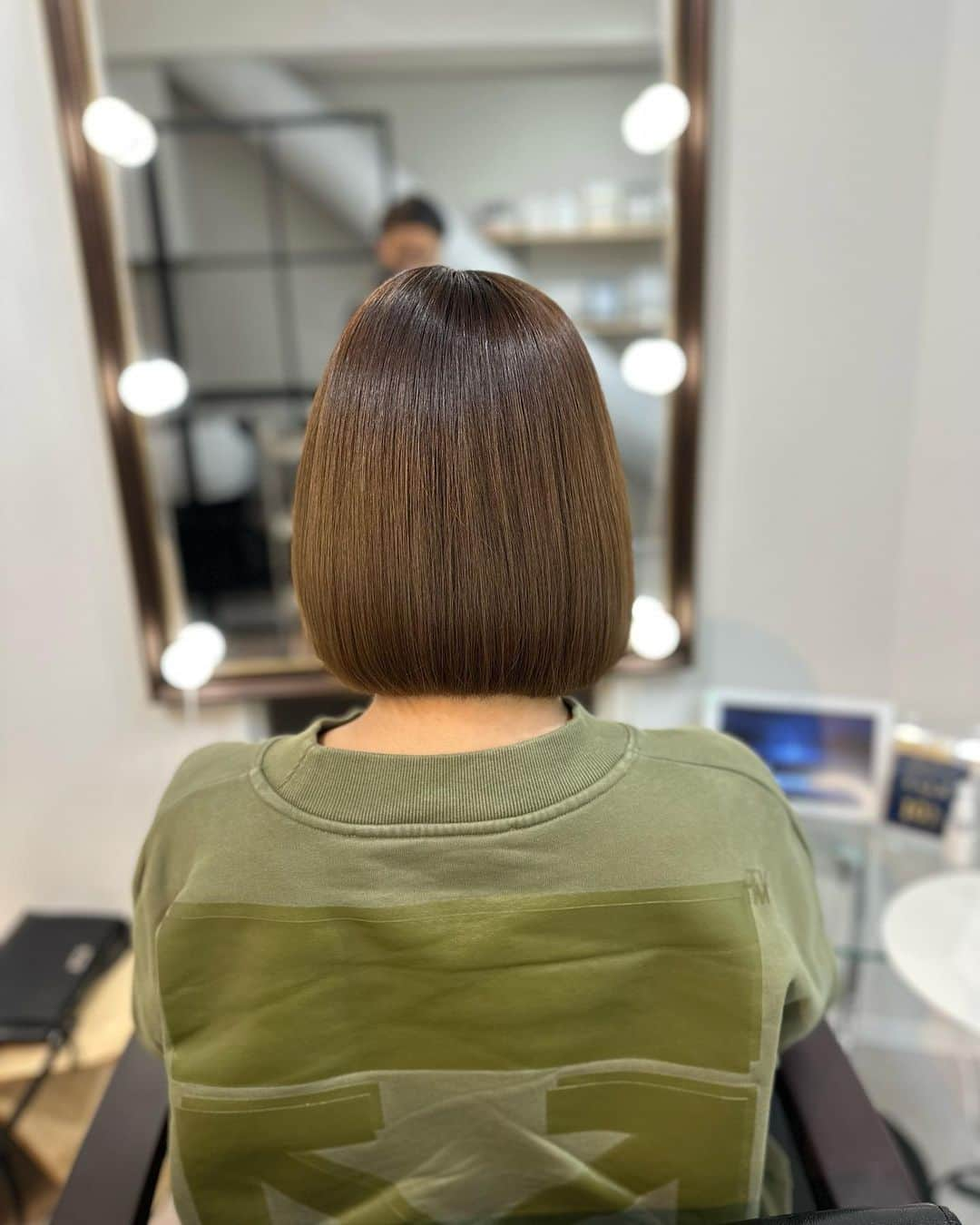 YU-RIさんのインスタグラム写真 - (YU-RIInstagram)「2枚目見て🔜🙋🏻‍♀️ ̖́- 久しぶりにRr SALON GINZAに꒰ ¨̮ ꒱⸝♡  砂漠のような髪に 天使の輪がᜊ( > ̫ < )ᜊ︎💕︎︎笑  ここのトリートメントしたら、 髪がすぐ伸びる気がする(笑) 毛が丈夫になるからかな(✌︎˙˘˙✌︎)  今日もケビンさんと、 ONE  PIECEの話で盛り上がった❤️‍🔥❤️‍🔥❤️‍🔥  いつもありがとうございます♡⃛ @kv_amn29   #トリートメント#うるつや髪#髪質改善#髪質改善トリートメント#水素トリートメント#ヒト幹細胞#ヒト幹細胞トリートメント#ツヤ髪#ウルツヤヘア#銀座#銀座美容室#アールサロン銀座#ショートヘア#ショートボブ#ショートカット#ショート女子#ショートカット女子 #rrsalon#rrsalonginza#treatment」3月5日 22時41分 - yu_uri.12