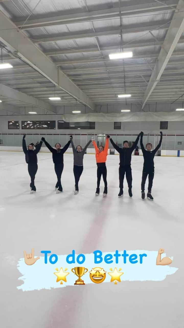 オレクシイ・ビチェンコのインスタグラム：「🤩🌟🏆💪🏼🌟 • • • #figureskating#figureskater#figureskate#achivement#reels#viral#igreels#iceskating#iceskater#explore#fun#isu#isufigureskating#patinajeartistico#patinaje#party#usfigureskating#pairskating#icedance#axel#flip#toeloop#happy」