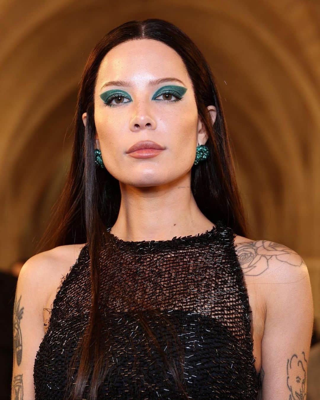 Halseyのインスタグラム：「emerald energy for LANVIN  @lanvin 🦎 thank you for having me  Photos @gettyimages and @samdameshek  Styling @lynalyson_  Hair @themartyharper  Make up @ me @aboutfacebeauty」