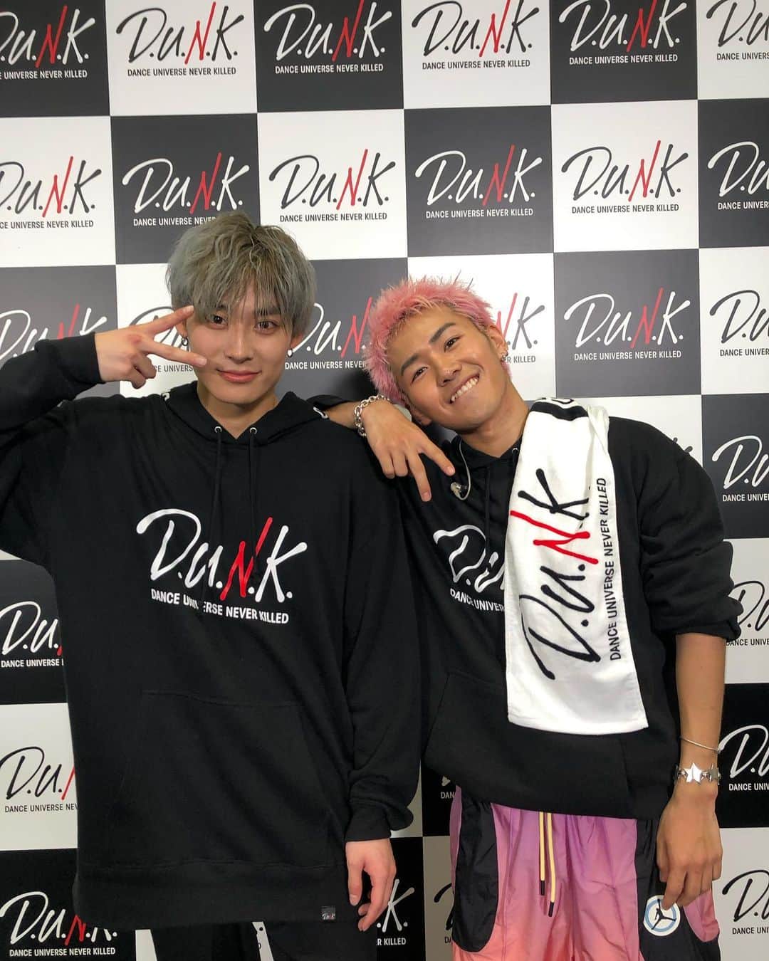 のインスタグラム：「D.U.N.K.Showcaseありがとうございました😊 沢山コラボしたり、サイファーしたりもー全てが最高！！Mr.psycho！ って感じでしたw 憧れのあゆむくんとも写真撮れました🤤 #超特急 #13号車アロハ #ayumuimazu さん　#D_U_N_K_」