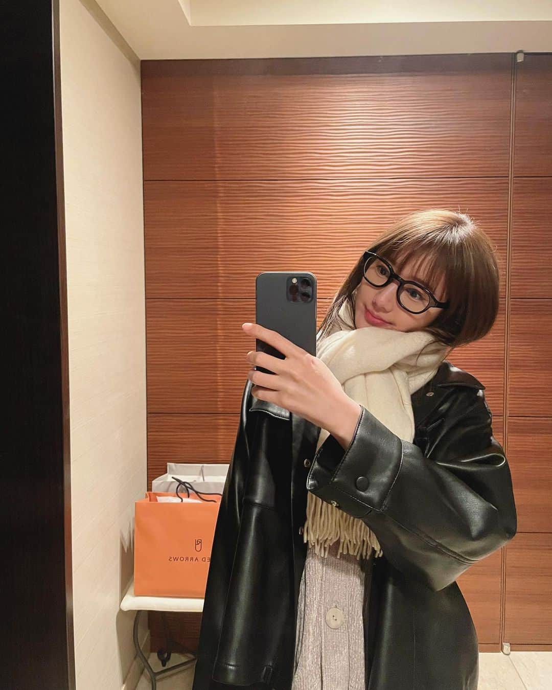 のインスタグラム：「もう少し暖かくなってから着れる服を買いに🌷」