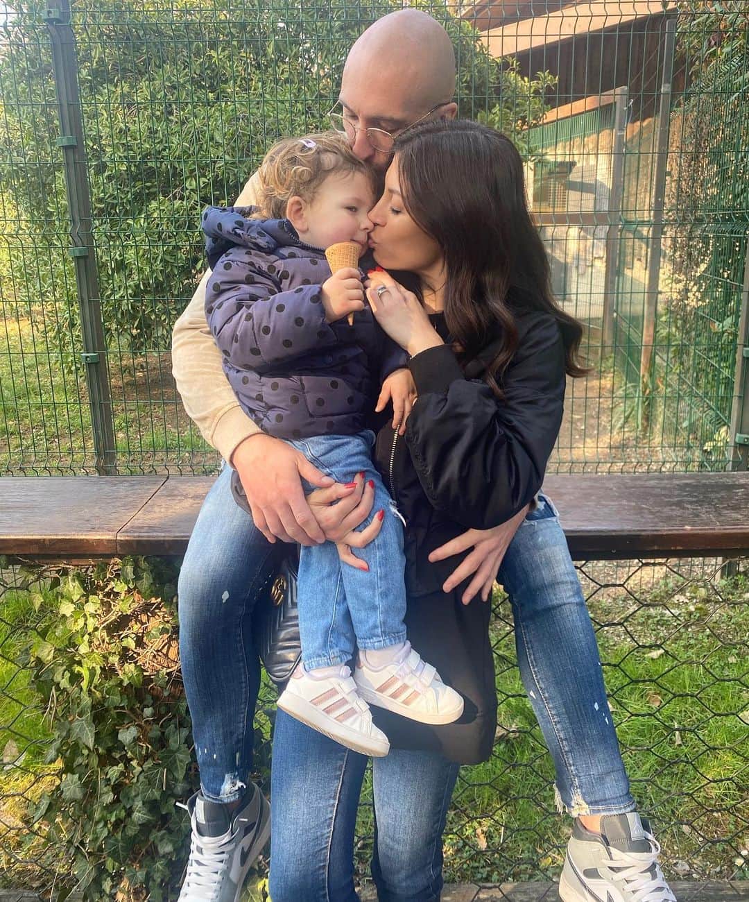 のインスタグラム：「Si, è questa la felicità 👨‍👩‍👧🫶🏼」