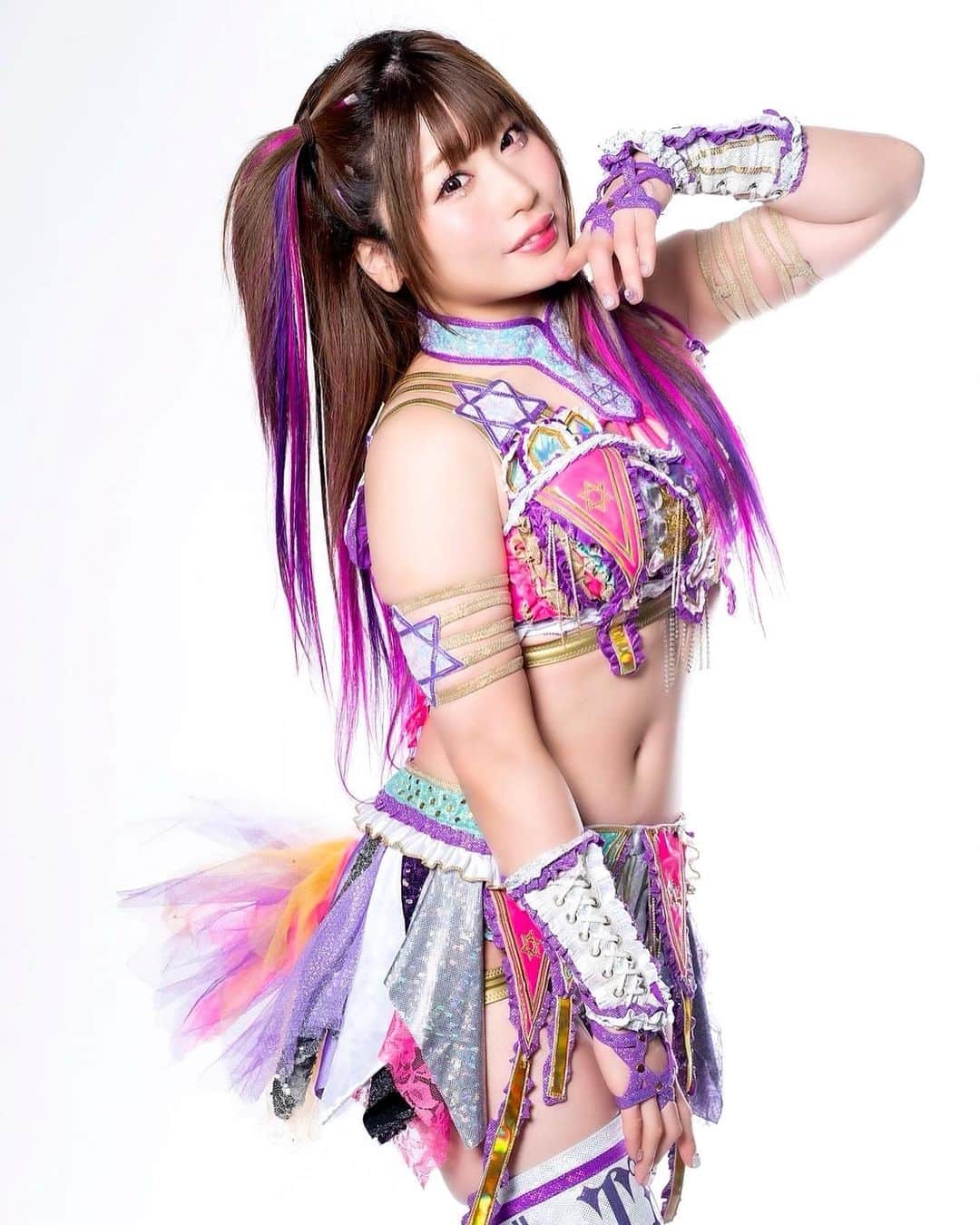 のインスタグラム：「今回もとっても素敵につくっていただきました♡ コズエンカラー🪐♡ #costume #cosmic #prowrestler」