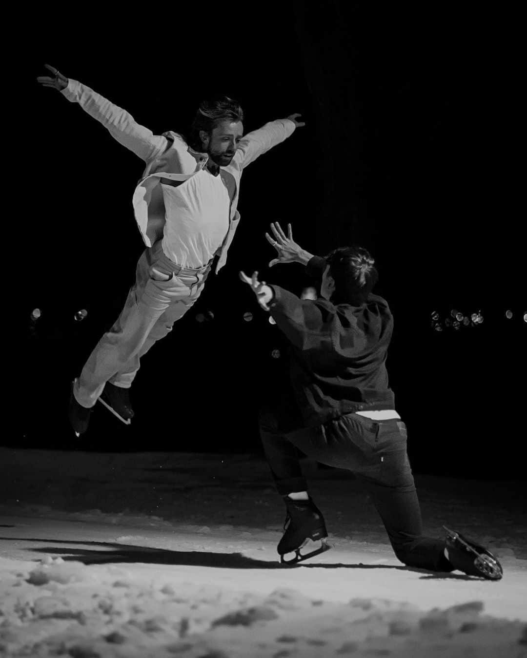 ジャン＝リュック・ベイカーのインスタグラム：「When you have creative friends >     📸: @saulius.a   #dance #friendship #iceskating #icedance #creative  #mtlmoments #mtlphotos #mtl #jeanlucbaker #mtlfashion #mtlstreetstyle」