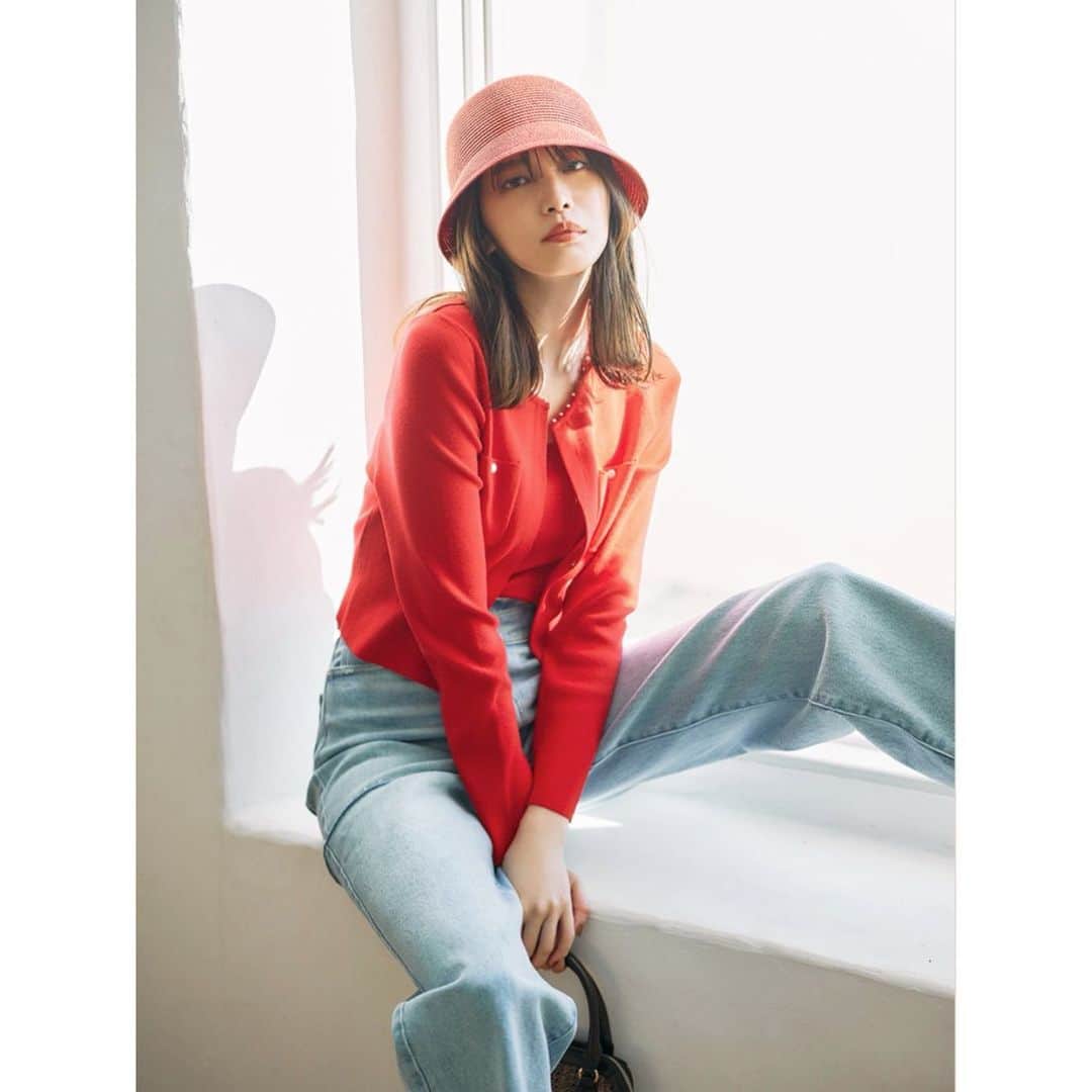 のインスタグラム：「@cocodeal_official 夏物続々‥ いつも撮影後にオーダーしてしまうけど、今季は特にたくさんオーダーしてしまいました🥺 みなさんどのお洋服が好きか教えてください( ◜ω◝ )   明日から月曜日。 みなさんにとって素敵な週明けとなりますように。 おやすみなさい🫠」