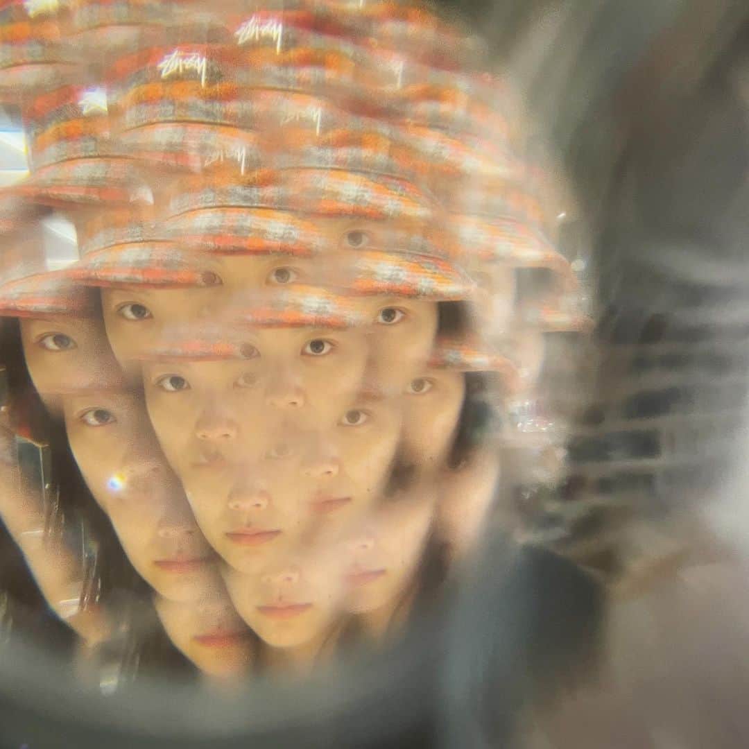 イーランのインスタグラム：「Be a walking eyes. 💎」