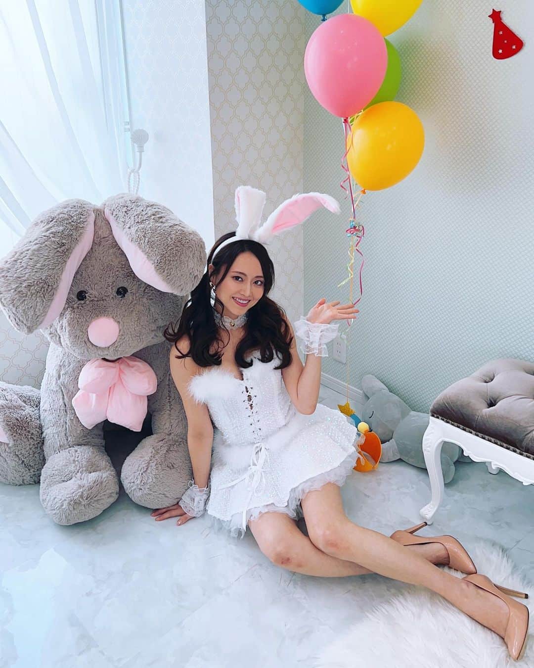吉沢明歩のインスタグラム：「吉沢会vol.20ᕱ⑅ᕱ"🤍🐰🤍」