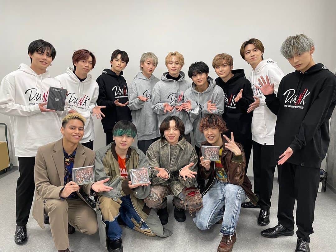 タカシさんのインスタグラム写真 - (タカシInstagram)「豪華すぎる出演者の皆様✨ こんな夢の様な時間をありがとうございました！ DREAMS COME TRUEさんと同じステージに立たせて頂いた事はこれからも一生忘れません！！  #DREAMSCOMETRUEさん #SKYHIさん  #AiletheShota さん #AyumuImazu さん #REIKO さん #DAPUMP_KENZO さん #ShowMinorSavage さん」3月6日 1時19分 - takashi_yade07