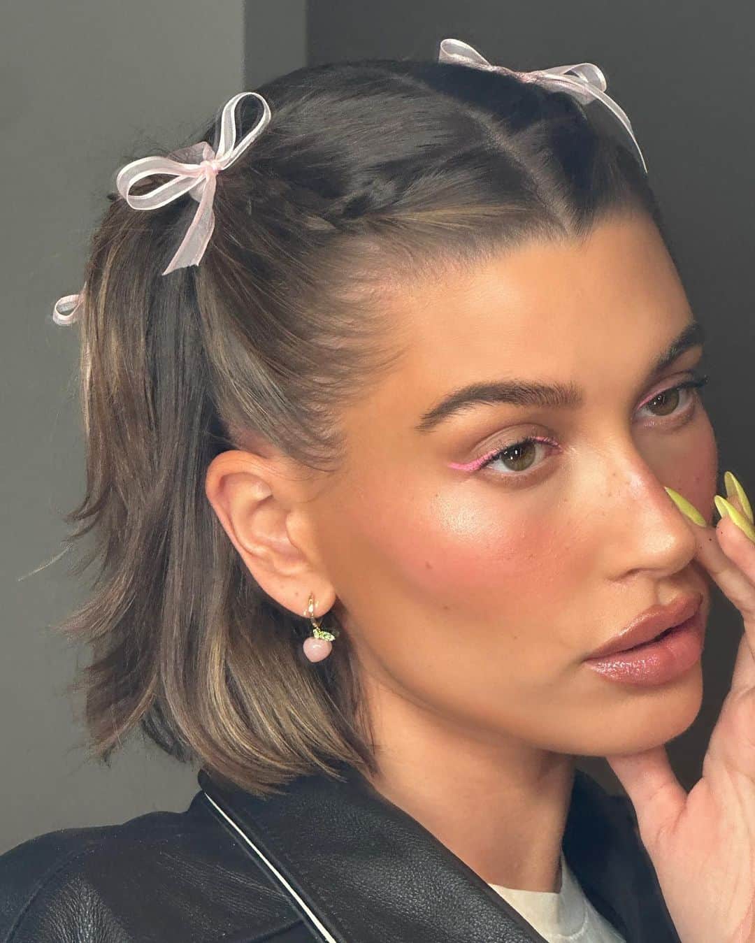 ハイレイ・ロード・ボールドウィンのインスタグラム：「🎀🎀💕」