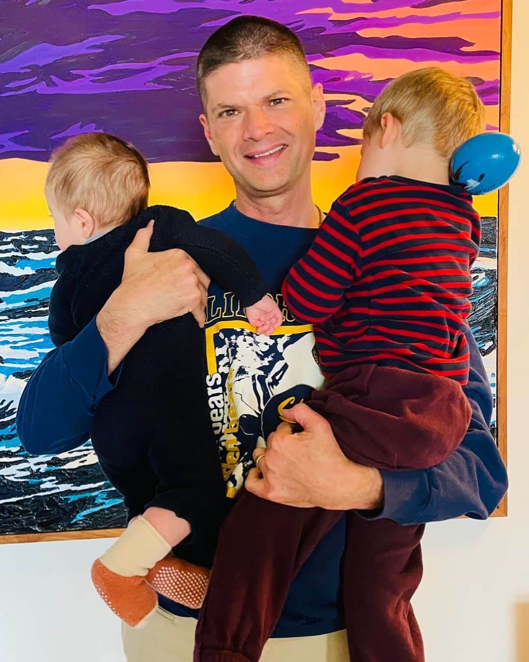 ウィル・マコーマックのインスタグラム：「16 years sober today. There but for the Grace of God go I. 16 years ago today I admitted that I was powerless over drugs and alcohol and that my life had become unmanageable. In return, I was given Grace and a life beyond my wildest dreams. Today I am a father, husband, son, brother uncle and friend - I am so lucky To love all these people. If you want to stop drinking, you can. To those who have helped me, I love you. And to those we have lost, we don’t forget you.」