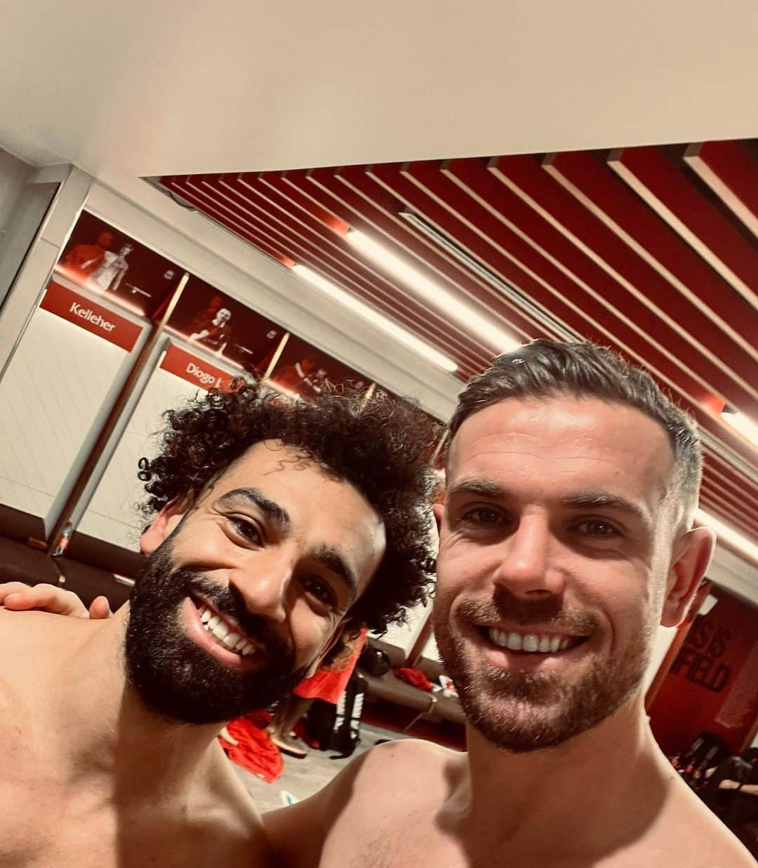 ジョーダン・ヘンダーソンのインスタグラム：「What a team performance that was! Congratulations to the king on his new record @mosalah 👑」