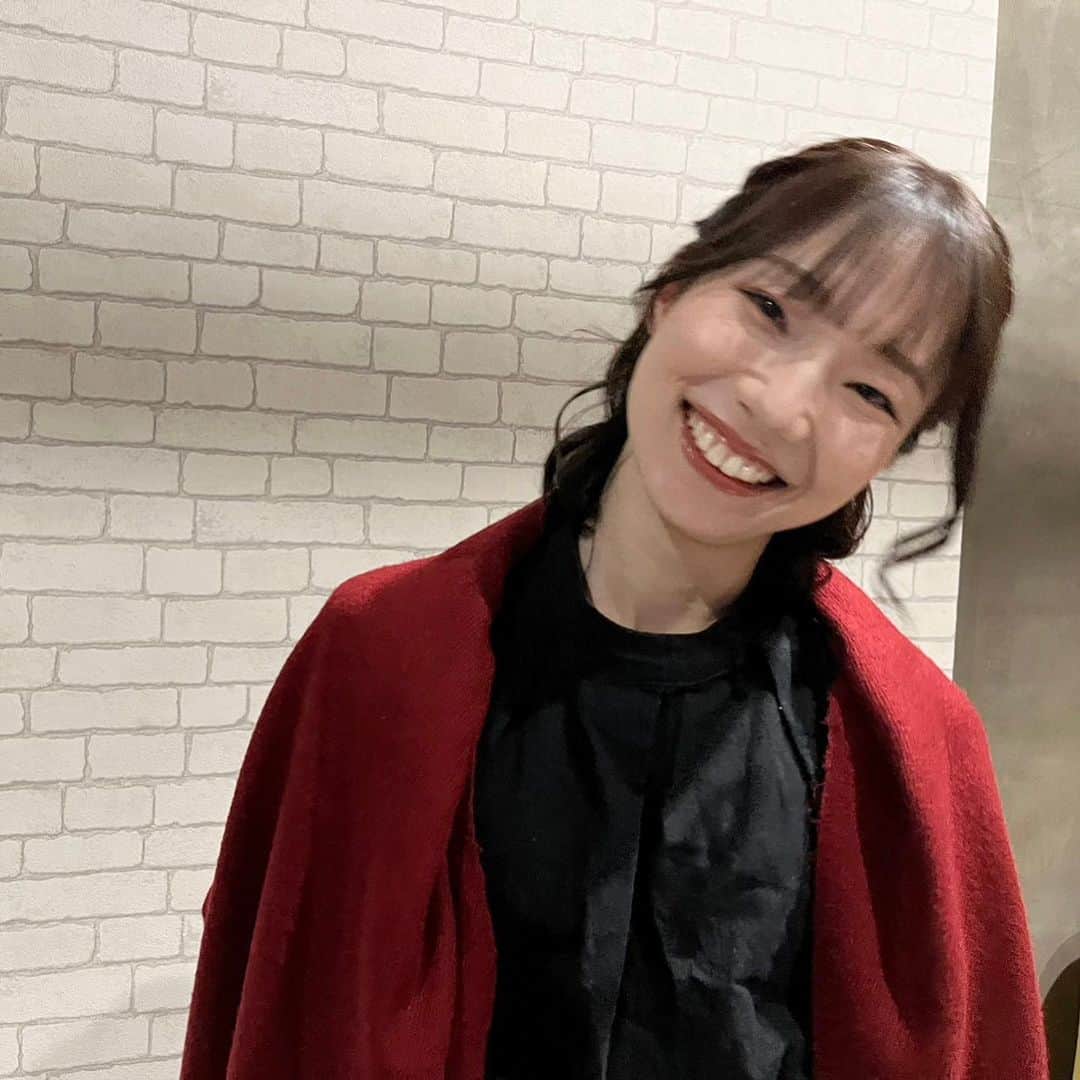 芸能プロダクション　アイリンクのインスタグラム：「・ 先日行われた宣材撮影より 千田彩夢のオフショットをお届けします📸  前回の宣材写真からガラリと雰囲気が変わり 素敵な写真が撮れました！✨  #千田彩夢 (ちだ・あやめ) #アイリンク #芸能事務所 #芸能プロダクション #宣材写真 #オフショット」