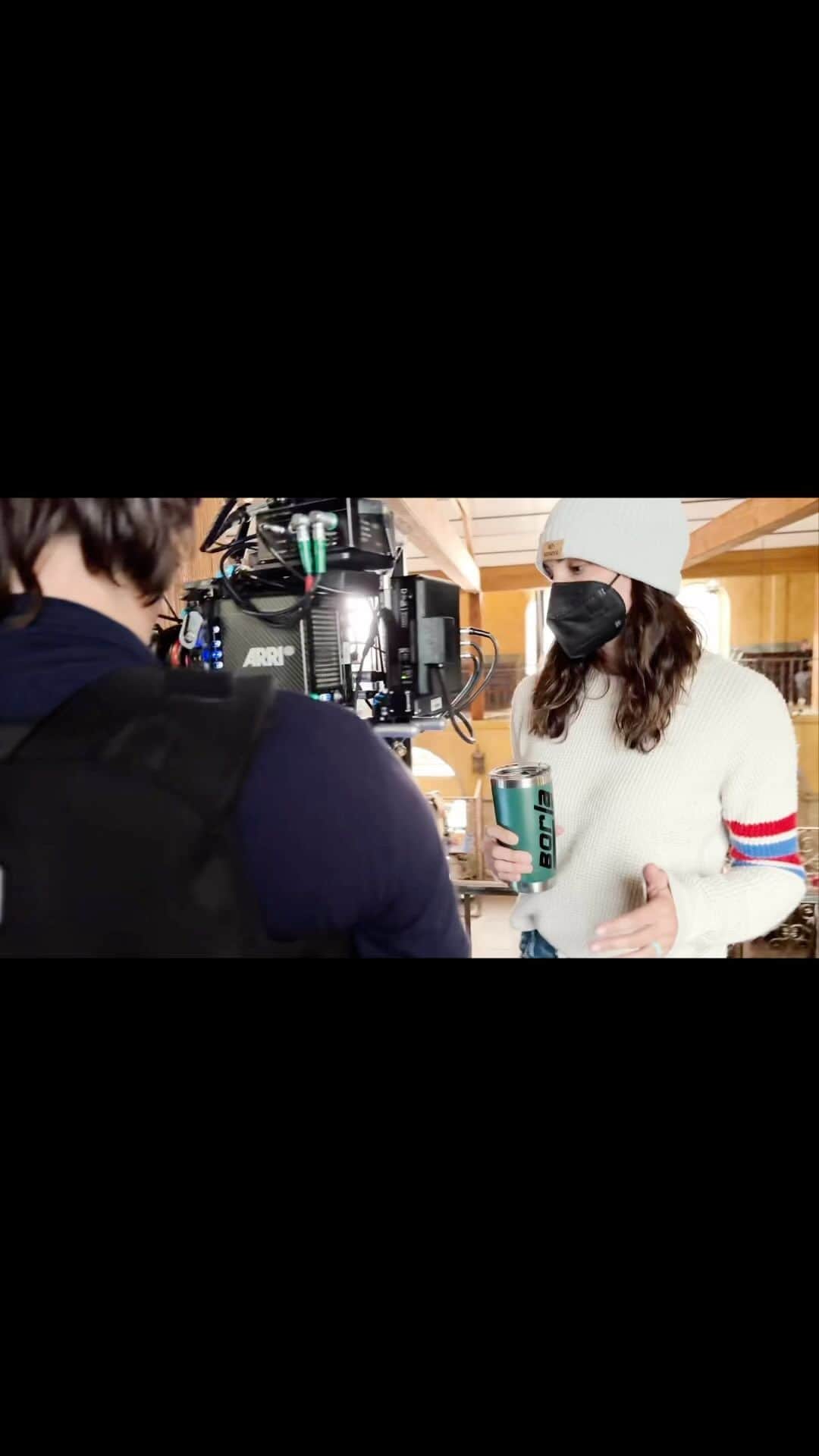 ダニエラ・ルーアのインスタグラム：「A little BTS from this ep 😁 . Um cheirinho dos bastidores do episódio de hoje 😆 . Writen by @joquinn06 & @blockinator17 💪🏼」