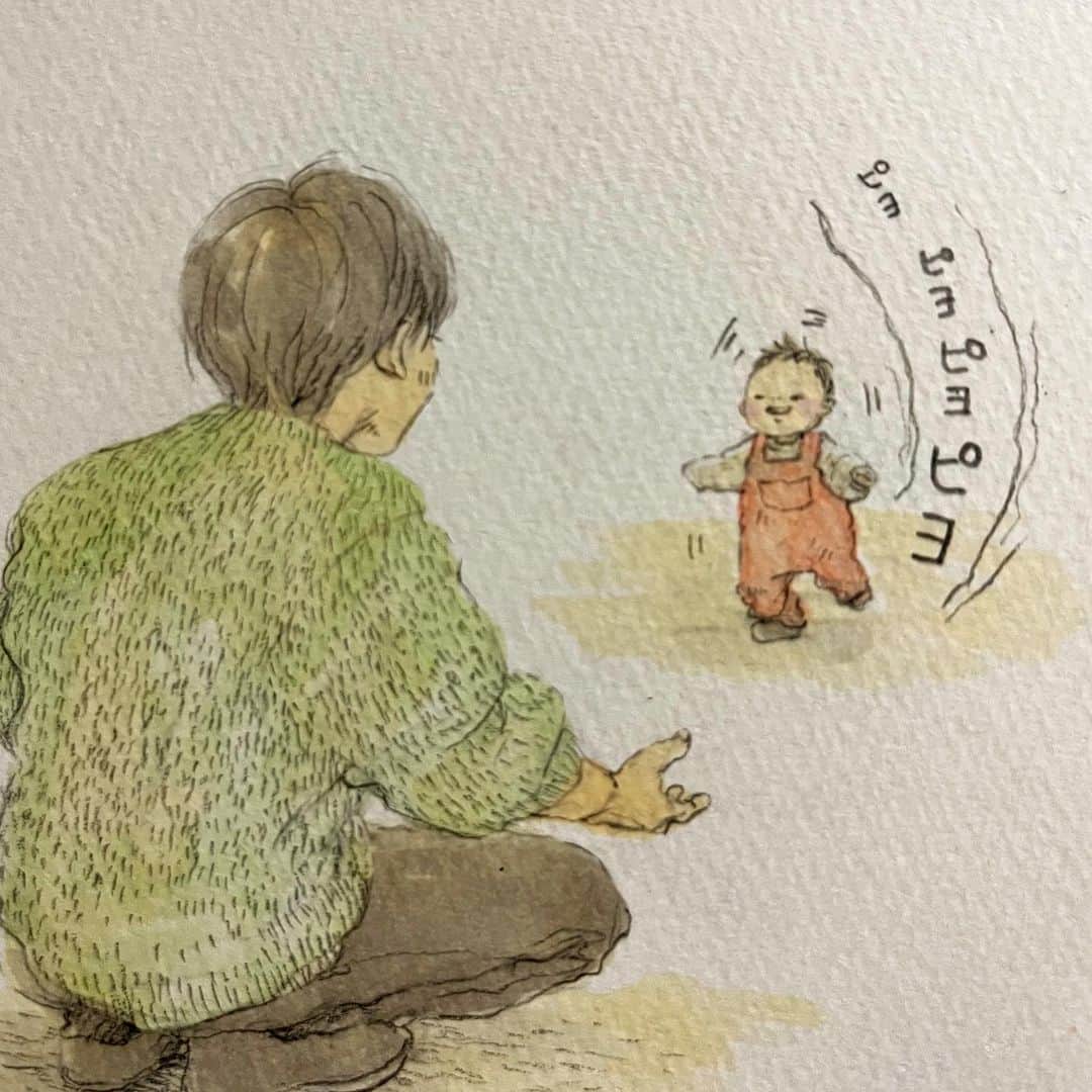 いとうさんのインスタグラム写真 - (いとうInstagram)「無人の公園に大喜びな一歳。  おしゃれな赤い服が３０分で泥だらけでした^_^  　#昨年友人のお家に誕生した赤ちゃんが　#小さいなぁ赤ちゃんだなぁと思っていたら　#ちょっと会わないうちにすくすく大きくなっていて　#先日一歳のお祝いに伺ったところ　#足を踏みしめるたびに音の出る靴をピヨピヨ言わせながら　#どうだい(｀・ω・´)という顔をしていました^_^  　#イトウハジメ #イラスト　#漫画」3月6日 6時48分 - itototoon
