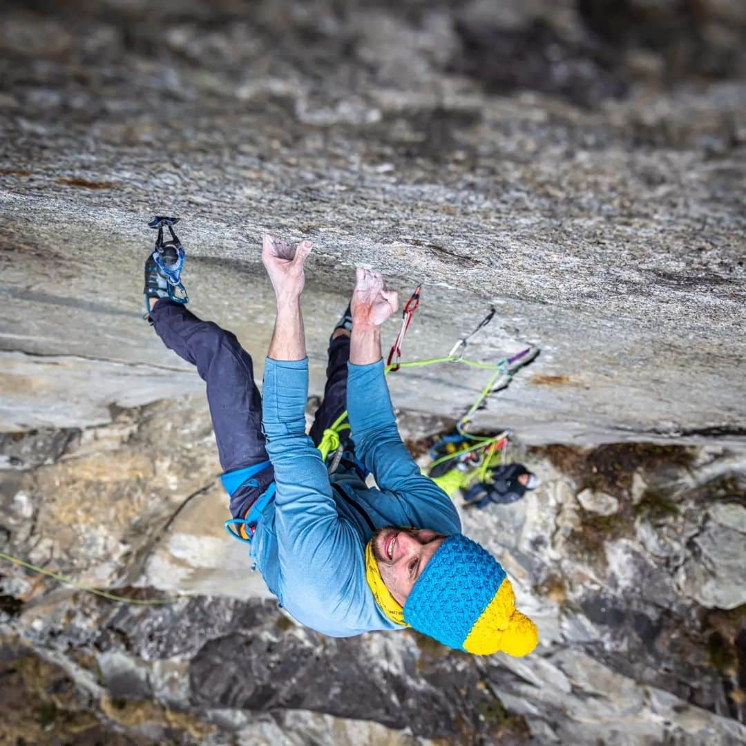 イェルネイ・クルーダーのインスタグラム：「Fun times in Ticino are over until next season 😥. Have to admit, I left quite disappointed, although I had so much fun. 2 main projects left for next time: Story of 3 worlds (8c+ FB) and Mangia ke ti pasa (8b?, project trad.). Still happy to make first or maybe just super rare ascent of Black magic (8a FB, E9) 🥲. All photos taken by one and only @vladek_zumr 😎. Now time for team camp I  Germany 🇩🇪.  ________________ @ocun.climbing @scarpaspa」