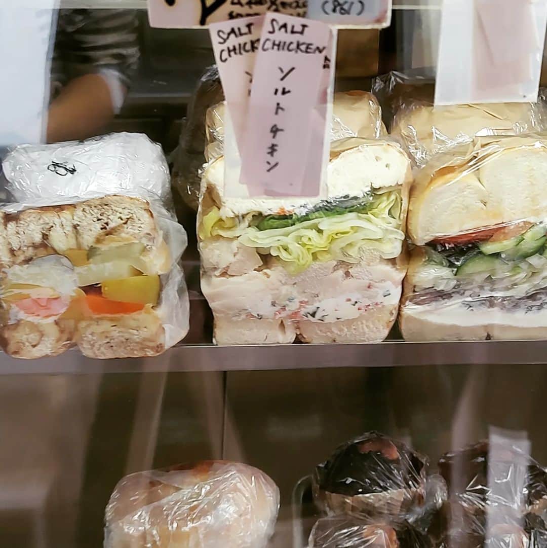 フローラン・ダバディーさんのインスタグラム写真 - (フローラン・ダバディーInstagram)「For those coming to Tokyo 🗼 the city has so much more to offer than just japanese delicacies. The best bagels 🥯 at Maruichi, the best Pho at My-Lê, superb curry at Indigo and books 📚, cuban home cuisine at Shango and yes great #washoku too ! #東京グルメは文化の祭り」3月6日 7時48分 - florent_dabadie