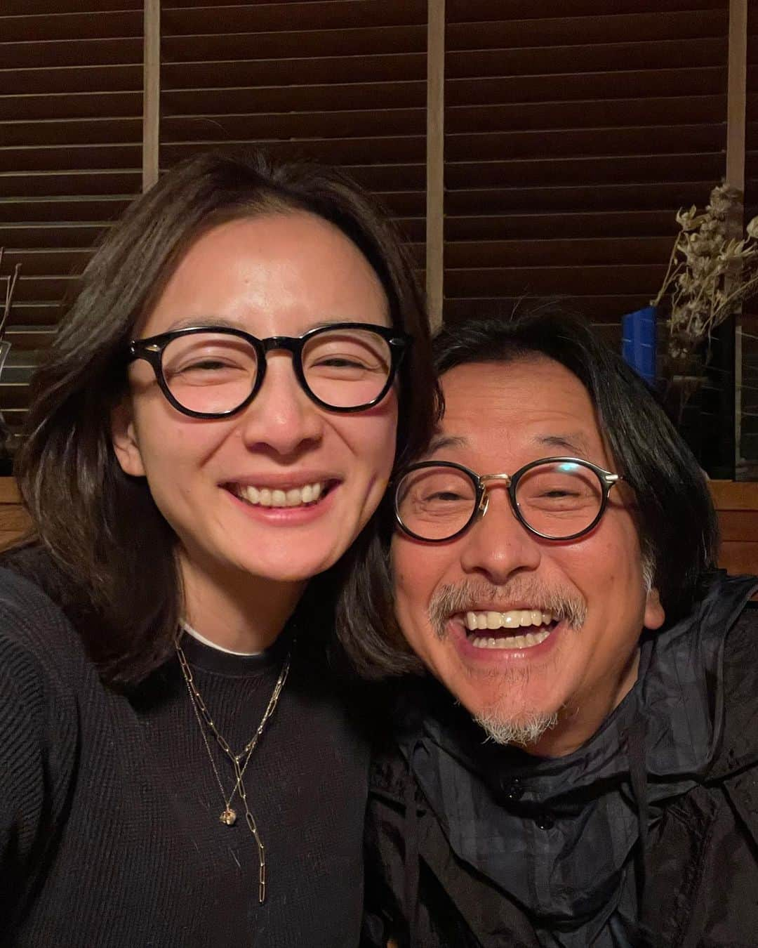 澤田泉美さんのインスタグラム写真 - (澤田泉美Instagram)「改めて、週末のインスタライブをご視聴くださった皆様ありがとうございました！（友達の茶々含め楽しかったw）  私たち夫婦のありのままライブでした😂 アーカイブには残していませんので、 オンタイムで見れなかったとメッセージくださった方々、 すみません🥹あれは...残せない...笑  このライブでパパのことを好きになった！ と言う方が大多数で本当に嬉しく思います！💓  普段の投稿でも、ほぼほぼプライベートなわたしですが、 それを温かく見守ってくださってる皆様。 私の見た目だけでなく、私の生活も愛して見てくださっているんだなぁと本当に思いました。🥰 だってね、フォロワーさん、減りませんでした🤣 そして、パパのフォロワーさん、少し増えました笑笑🤣  まぁ、増えた減ったは、どっちでもいいんだけど🤣  これからも、このままでいきますので 温かく見守ってもらえたらと思います😘‼️  時間を共有できて嬉しかったです！ ありがとうございました！  #インスタライブ #ありがとうございました #吾郎さん#笑#爆誕 #夫婦#ライブ #澤田泉美#北澤momo寿志」3月6日 7時54分 - izumi.sawada