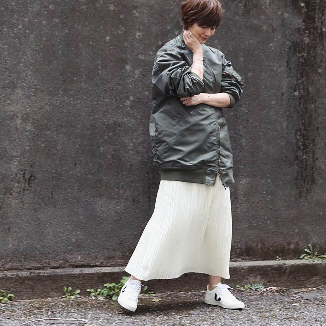 富岡佳子さん着用　BLAMINK エンブロイダリーフリンジケープ 富岡佳子private life］GIANNICHIARINI（Web eclat）