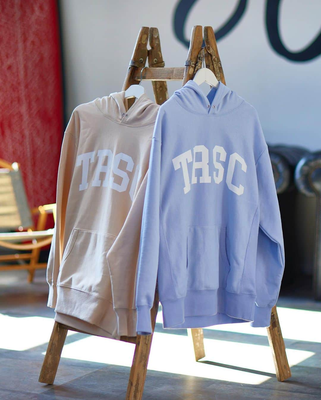 坂口憲二（THE RISING SUN COFFEE）さんのインスタグラム写真 - (坂口憲二（THE RISING SUN COFFEE）Instagram)「◆GOOD MORNING COFFEE‼︎◆  【COMING SOON】  "TRSC SPRING HOODIE" (BLUE&BEIJE)  これからの時期に合わせてパステルカラーのフーディーを作りました。販売は今週末よりスタートします！  現在、TRSC各店舗のスタッフも着用しておりますので、興味のある方はぜひ実物もチェックしてみて下さい。  【WE ARE OPEN】  先週末はたくさんのご来店ありがとうございました。 今週も皆さまのご来店をお待ちしてます。  都内店舗 10:00〜17:00(無休)  大網店舗 11:00〜18:00(月火水木金) 　　　　10:00〜18:00(土日祝)  鶴見店舗 10:00〜18:00(無休)  therisingsuncoffee.com  #coffee #coffeebeans  #coffeeroaster  #coffeelab  #coffeeandsurfing  #coffeetime  #coffeelover  #coffeebreak  #coffeeshop  #coffeestand  #coffeeholic  #coffeehouse  #coffee_inst  #coffeemaker  #coffeeshops  #coffeecoffeecoffee  #coffeenclothes  #coffeeaddict  #coffeeculture  #coffeemorning  #coffeemag #specialitycoffee  #2023 #spring #hoodie  #TRSC」3月6日 8時02分 - therisingsuncoffee