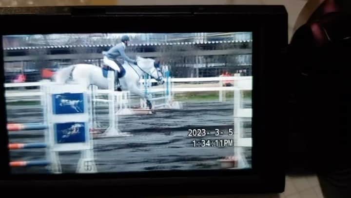 のインスタグラム：「クラシック試合は5位入賞しました🐴 クラシック頑張りました💓ありがとう💓 #華原朋美　#クラシック　#障害飛越競技　#乗馬　＃馬」