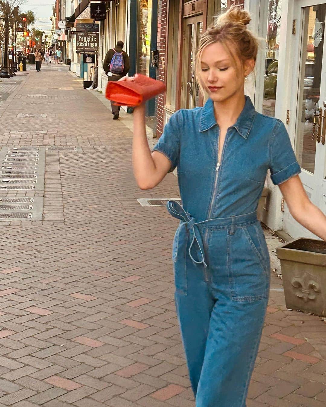 グレース・ヴァンダーウォールのインスタグラム：「Making plans can’t wait to tell you🚀」