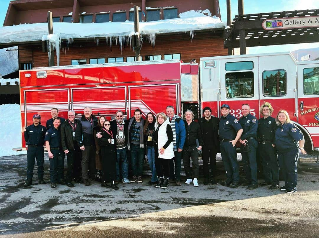 ピーター・ファシネリのインスタグラム：「Big thanks to @mammothlakesfiredept for their incredible support of the @mammothfilmfestival Premiere of #ONFIRE. 🔥They even gave me a ride to the red carpet  🙏🚒👨‍🚒🧯」