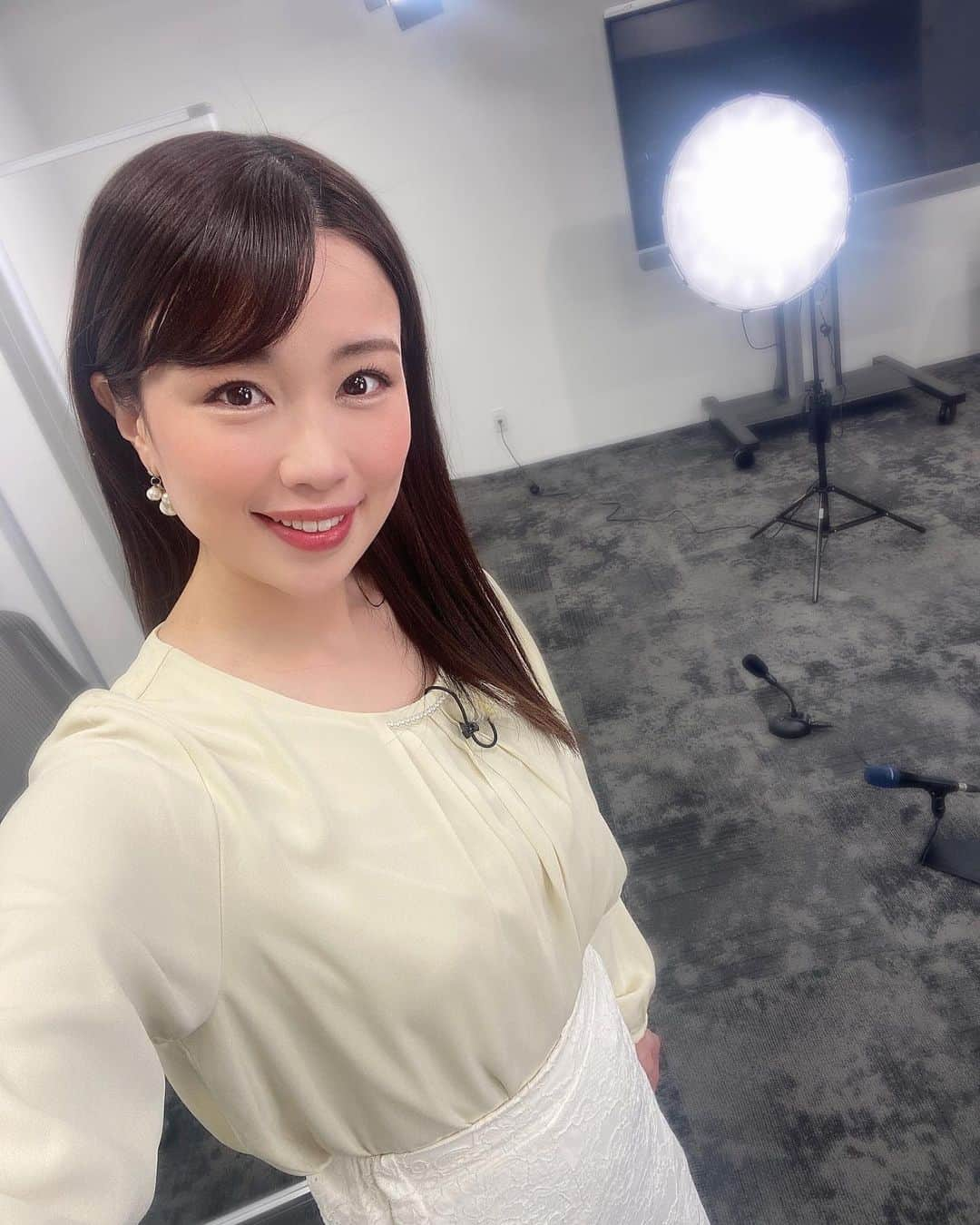 道岡桃子さんのインスタグラム写真 - (道岡桃子Instagram)「今日は、インタビューのお仕事です！  すっかり春服✨  がんばります✌️  #アナウンサー  #フリーアナウンサー  #女子アナウンサー  #インタビュー  #アナウンサー衣装  #衣装提供 #衣装  #女子アナコーデ  #女子アナ #ブラウス  #フォロワー #フォロー  #ハニーズ #honeys  #followforfollowback  #followｍe #follow #japan #japanesegirl」3月6日 15時29分 - momoko_ana