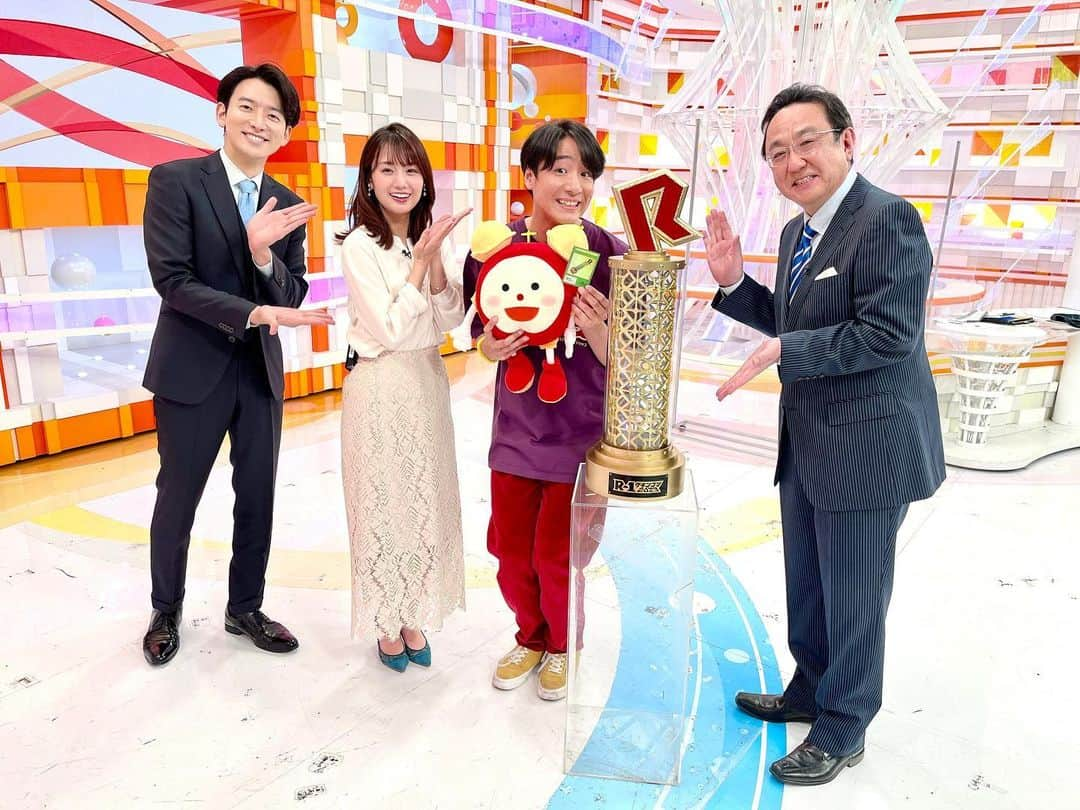 フジテレビ「めざましテレビ」さんのインスタグラム写真 - (フジテレビ「めざましテレビ」Instagram)「． 🏆R-1グランプリ2023🏆新王者 #田津原理音 さんが生出演😆❗️決勝ネタを生披露してくれました✨ あのカードは全て手作り😳 トロフィーもカードにして持ち歩いてる田津原さん🤣 これからの活躍が楽しみですね👏  #R1グランプリ #めざましテレビ」3月6日 11時09分 - mezamashi.tv