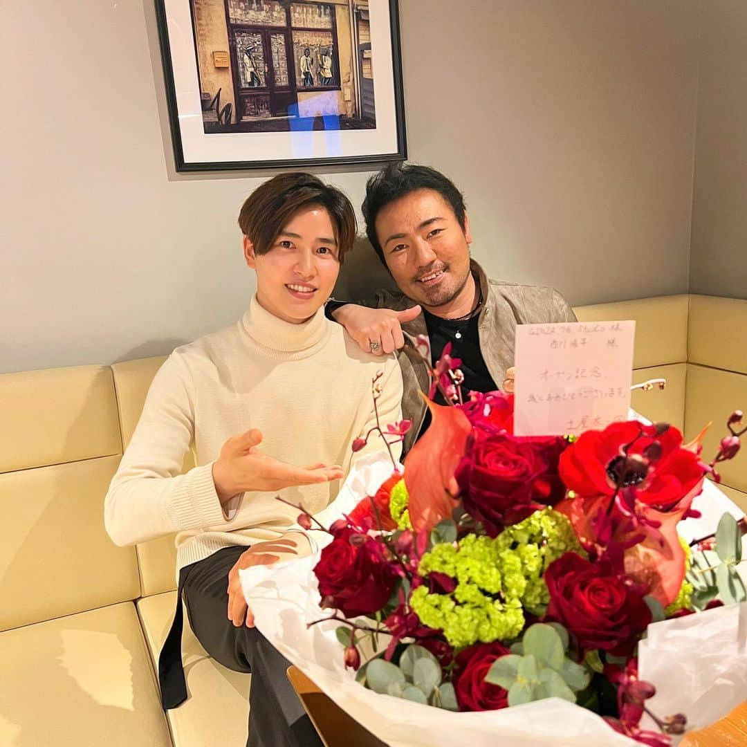 土屋神葉のインスタグラム：「週の始まりですね！ 花粉症が酷いけど、耐え抜くぞ、、、！ . 皆さんは大丈夫でしょうか？ 仕事の現場でも体調を崩している人がいたりと 季節の変わり目を感じます。 自分を大事にしつつ頑張りましょう！ . さて先日、 #西川悟平 さんのコンサートに行きました！ . 毎週日曜日に開催されている 「GINZA 7th Studio」でのコンサートが ４周年を迎えたのです。 おめでとうございます！ . コンサートが始まる前には オープン記念コンサートならではの素敵な演出もあり、 2番目の姉の土屋太鳳が監督をつとめた 『Prelude～プレリュード～』でも披露してくださった楽曲 Preludeの素晴らしい演奏も聴くことが出来ました。 . パワフルでいて儚い音色と 悟平さんならではの温かいトーク。 様々な面から胸を打たれる 最高のコンサートでした！ . こちらの記念コンサートは 来週3月12日（日）にも行われます。 ぜひ！！！」