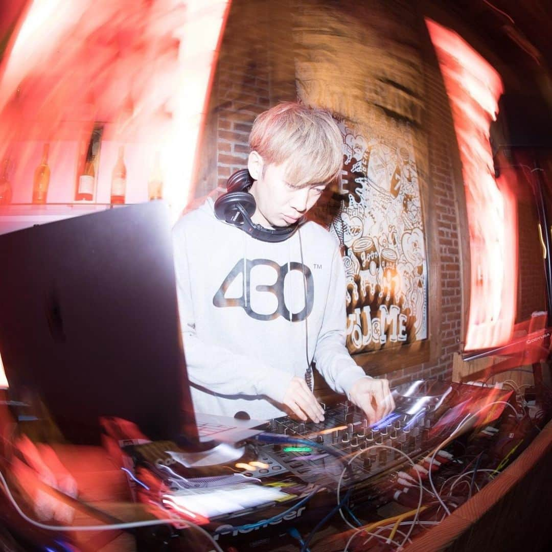 DJ U-ICHIさんのインスタグラム写真 - (DJ U-ICHIInstagram)「【DJ出演告知】 2023年3月20日（月） 大阪 sevenHOUSE @sevenhouse.osaka  19:00〜24:00  久しぶりにセブンハウスにてDJやります♪いつぶりだろ！？好きな場所なので楽しみです！ 月曜日は、面白いイベントをやってるとのことなので20日も自分なりの選曲で音とお酒でいい雰囲気作りたいと思います。 セブンハウスは、お洒落な内装のバーラウンジ的なところです。 恐らく入り口からすぐの場所にDJブースもあり、お客さんとの距離も近いので音を楽しむのアリ！友達などトークしながらまったりもアリ！20日は次の日が祝日なのでお仕事帰りにぜひぜひ寄ってみるのもアリかなと♪ スタッフさんもとてもフレンドリーで優しいのでみんなで仲良く楽しんでくれたら嬉しいです。 22時半くらいからロングでDJやろうと思ってますので、洋楽邦楽色々と僕独自の選曲で楽しませたいと思っています。 若い子達ももちろんですが、大人なみなさんも楽しんでもらえるように！ 普段あまり行かない方でも楽しめるように良い夜にしましょう✨  #djuichi #osaka #sevenhouse」3月6日 12時02分 - djuichi_official