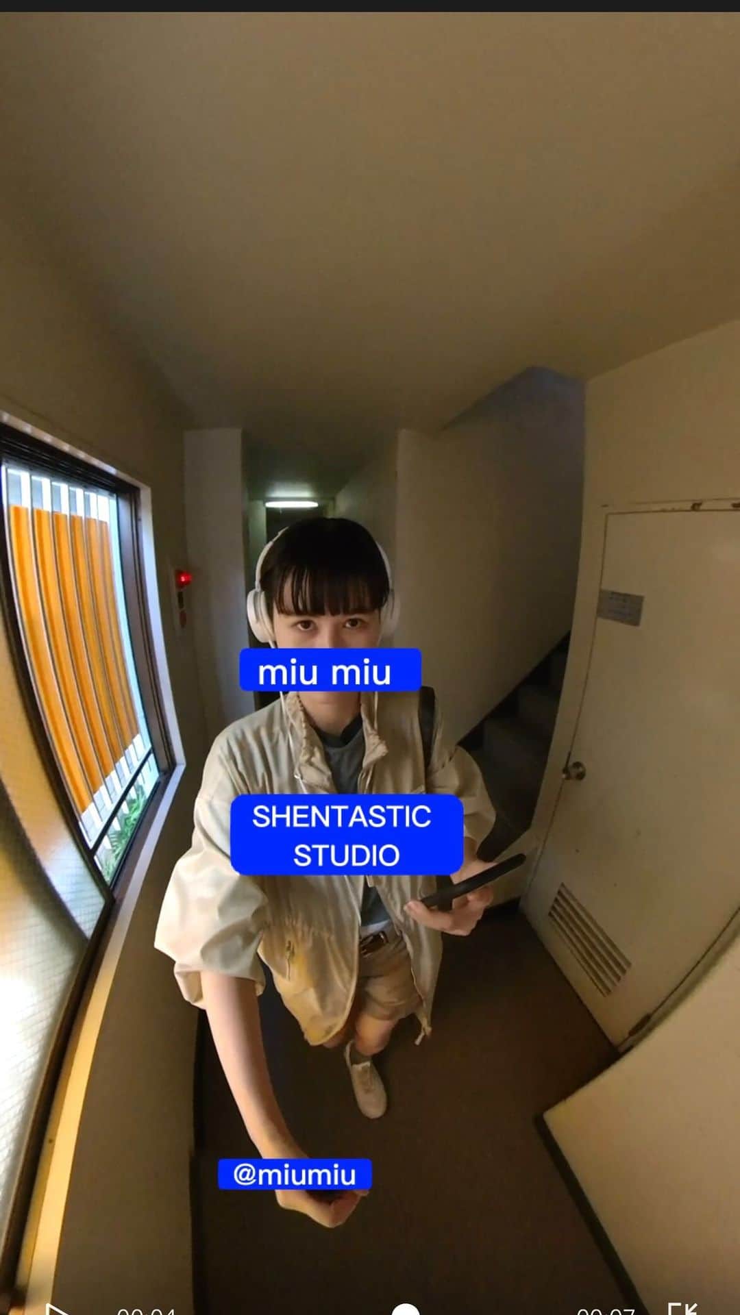 のインスタグラム：「@miumiu 2023 fall winter show 3/7(tue) 22:00 pm at Miu miu official instagram!  ファッションショーの時期は 目に嬉しい‼️ お風呂上がりにアイス食べながら見るってのはいかがでしょう🤍  ミュウミュウ　2023年秋冬ファッションショー 日時：3月7日（火）日本時間22時～ #miumiu #miumiufw23」
