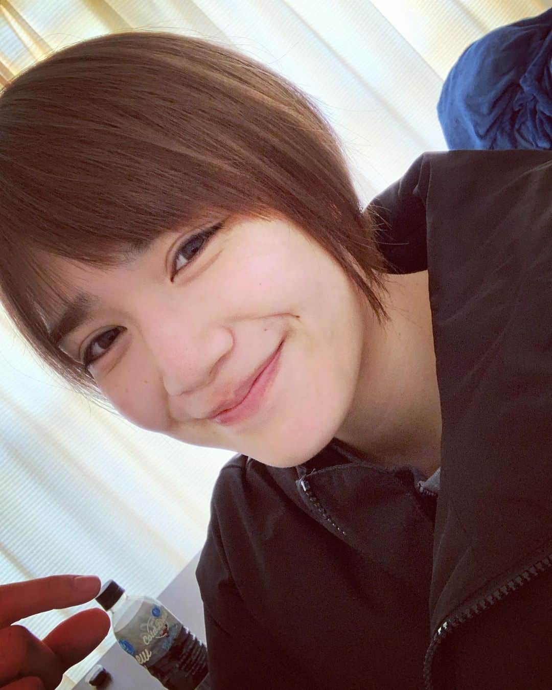 木下愛華のインスタグラム：「… 本日初日です！！ これから本番期間、ご来場くださる方々本当にありがとうございます。どうかお楽しみに…！  会場は「新宿シアタートップス」です！ 新宿駅東口から徒歩6分ほど 〒160-0022 東京都新宿区新宿3-20-8 WaMall TOPS HOUSE ビル4階 ★飲食店中心の複合ビル内にあり、開演前は１台しかないエレベーターが混み合います。特に夜の回をご覧になる方はお早めにお越しいただいた方が無難です。体力のある方は4階まで階段で来ていただいた方が早いかもしれません。  Googleマップはこちら↓ https://onl.la/rh88EmU  受付開始は45分前、開場は30分前 上演時間は1時間50分を予定しております！ お席は全席指定席です！ ギリギリの到着になると決まったお席にお通しできない場合もあるので、 お時間には余裕を持ってお越しください。  また、劇団から下記のようなお知らせがあります。 よろしければお目通しください。  【安心してご覧いただくために】 https://ameblo.jp/nueteki-info/entry-12791603008.html  【感染症対策につきまして】 https://ameblo.jp/nueteki-info/entry-12791521916.html  どうぞお気をつけていらっしゃってください。 心より、待っています！」