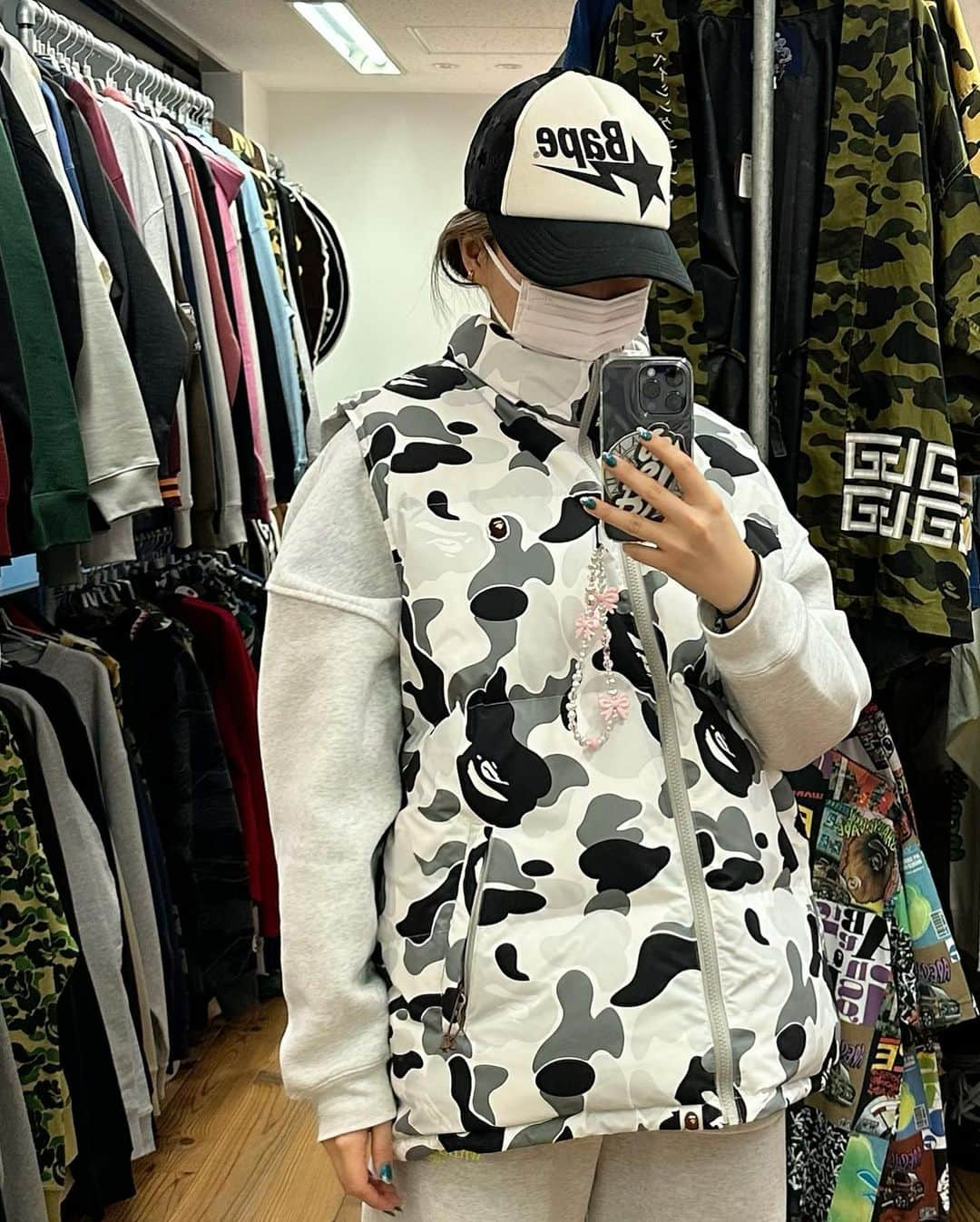 金谷鞠杏さんのインスタグラム写真 - (金谷鞠杏Instagram)「ーーーーーーーーーーーーーー Hi   A BATHING APE®︎ 2023 A/W🖤✨ Congrats 30th Anniversary’s👏🏼 𝓵𝓸𝓿𝓮 @bape_japan nnn ⁡ #nu_nootd #fashion #outfit #bape #abathingape#30th #anniversary」3月6日 23時07分 - mariannu_official